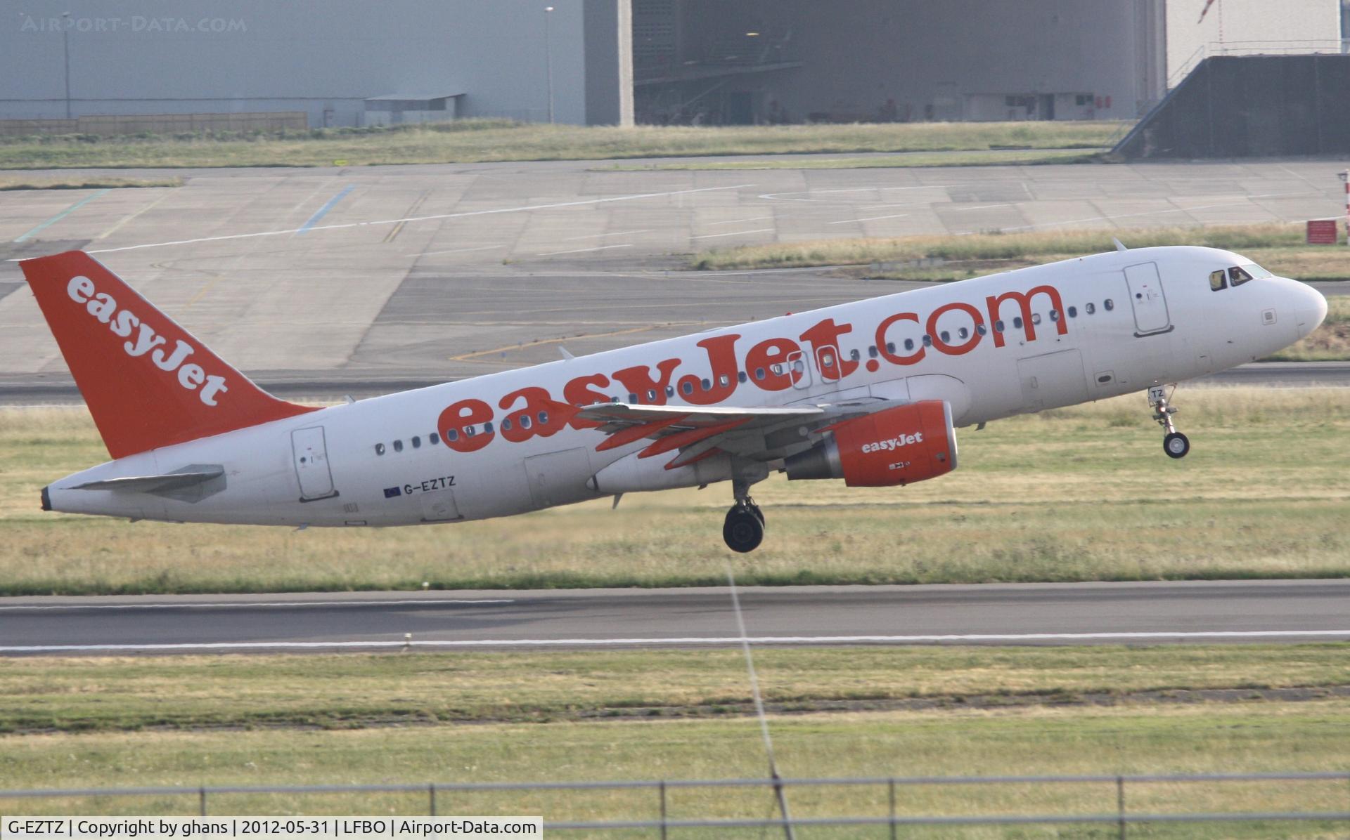 G-EZTZ, 2010 Airbus A320-214 C/N 4556, Landing rw32L