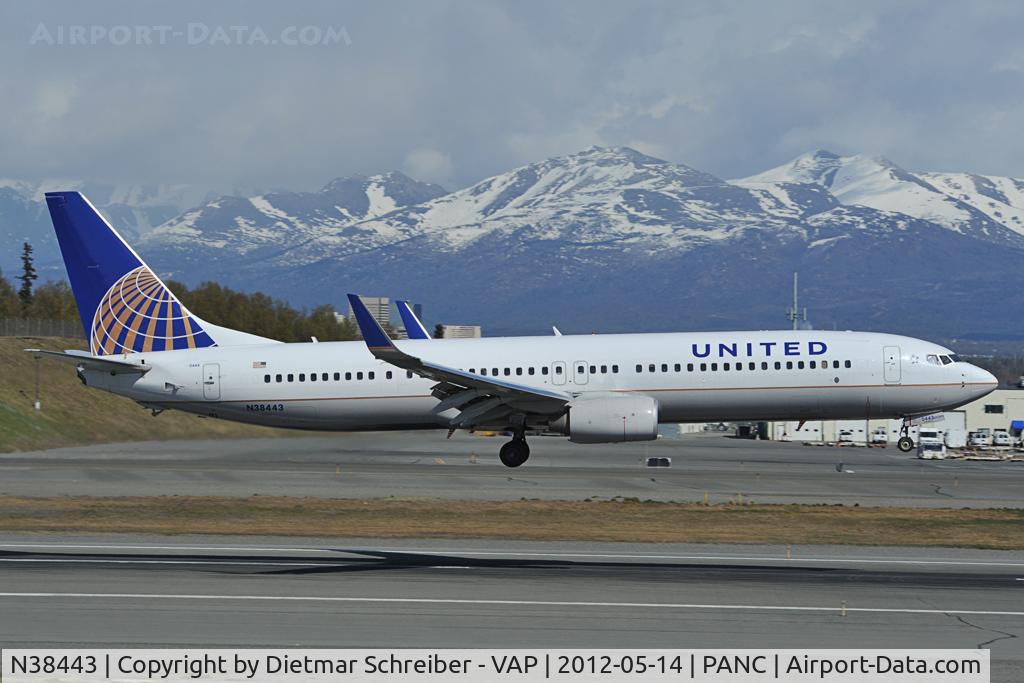 N38443, 2010 Boeing 737-924/ER C/N 31655, United Boeing 737-900