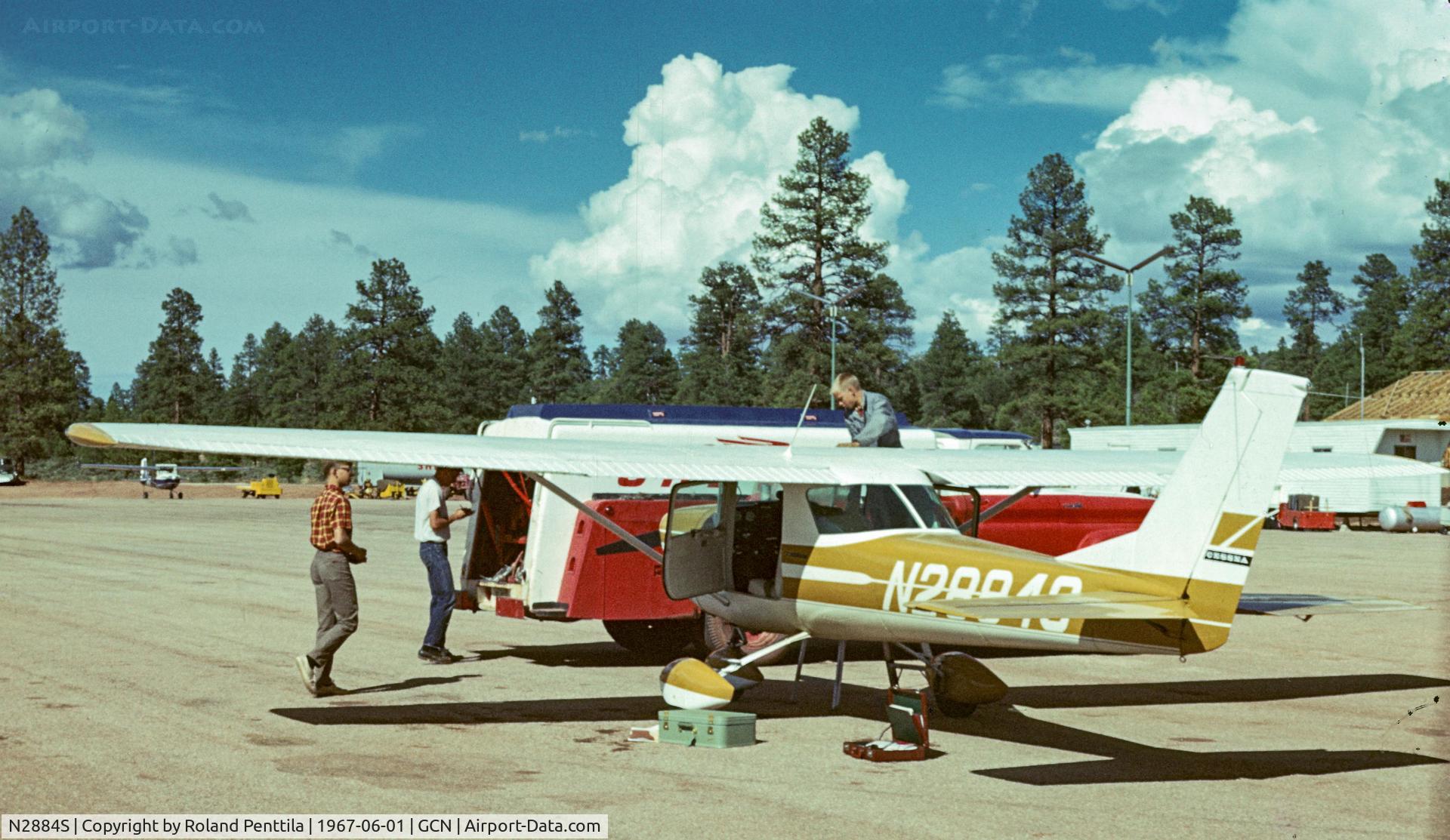 N2884S, Piper PA-28-161 C/N 287916509, Cessna 150 sitting at Grand Canyon Airport