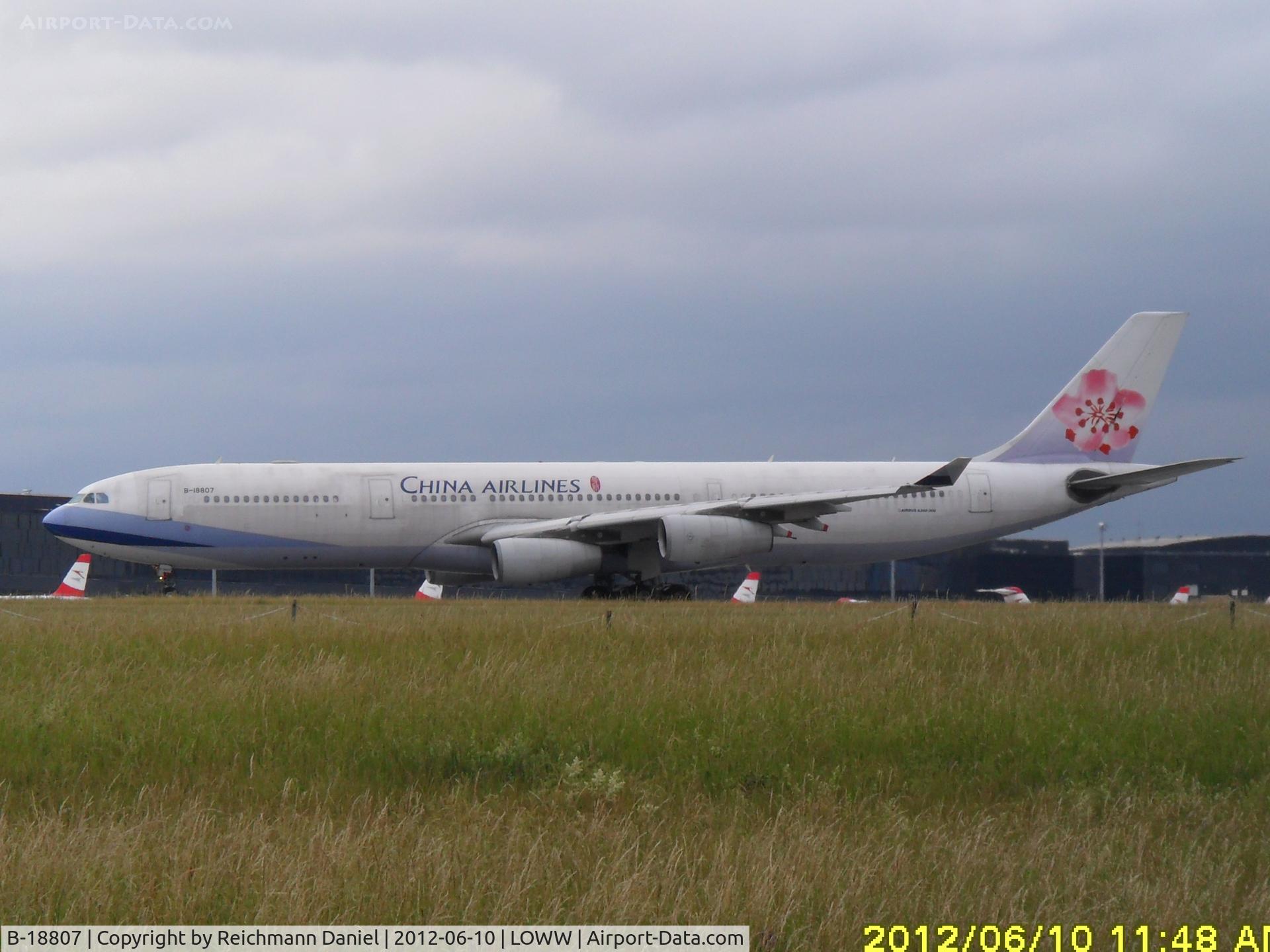 B-18807, 2003 Airbus A340-313 C/N 541, This is a real dirty one :)
