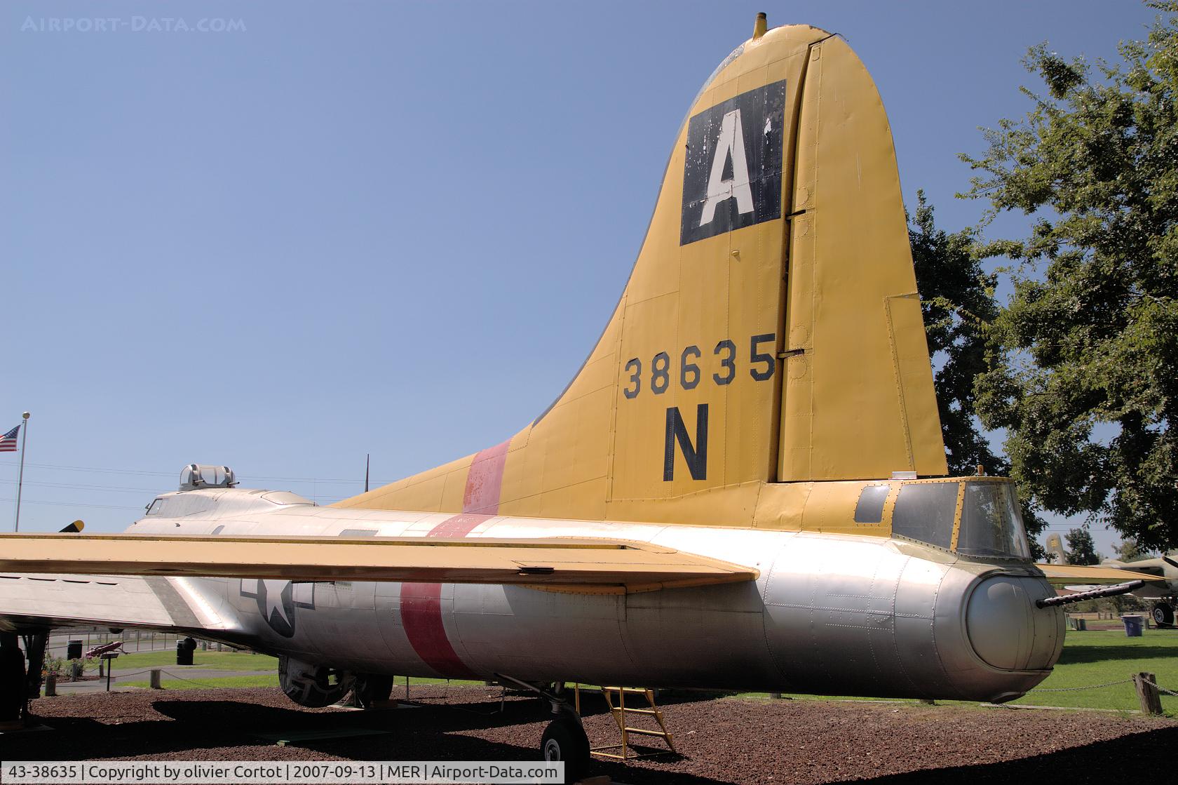 43-38635, 1943 Boeing B-17G Flying Fortress C/N 9613, tail view