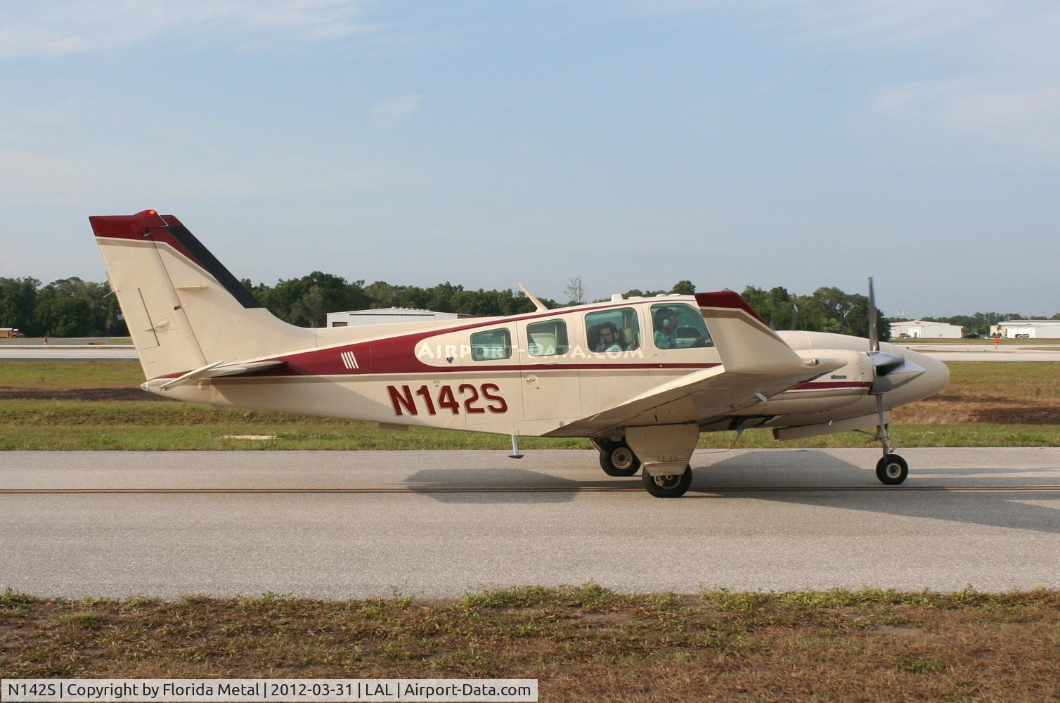 N142S, 1975 Beech 58 Baron C/N TH-693, Beech 58