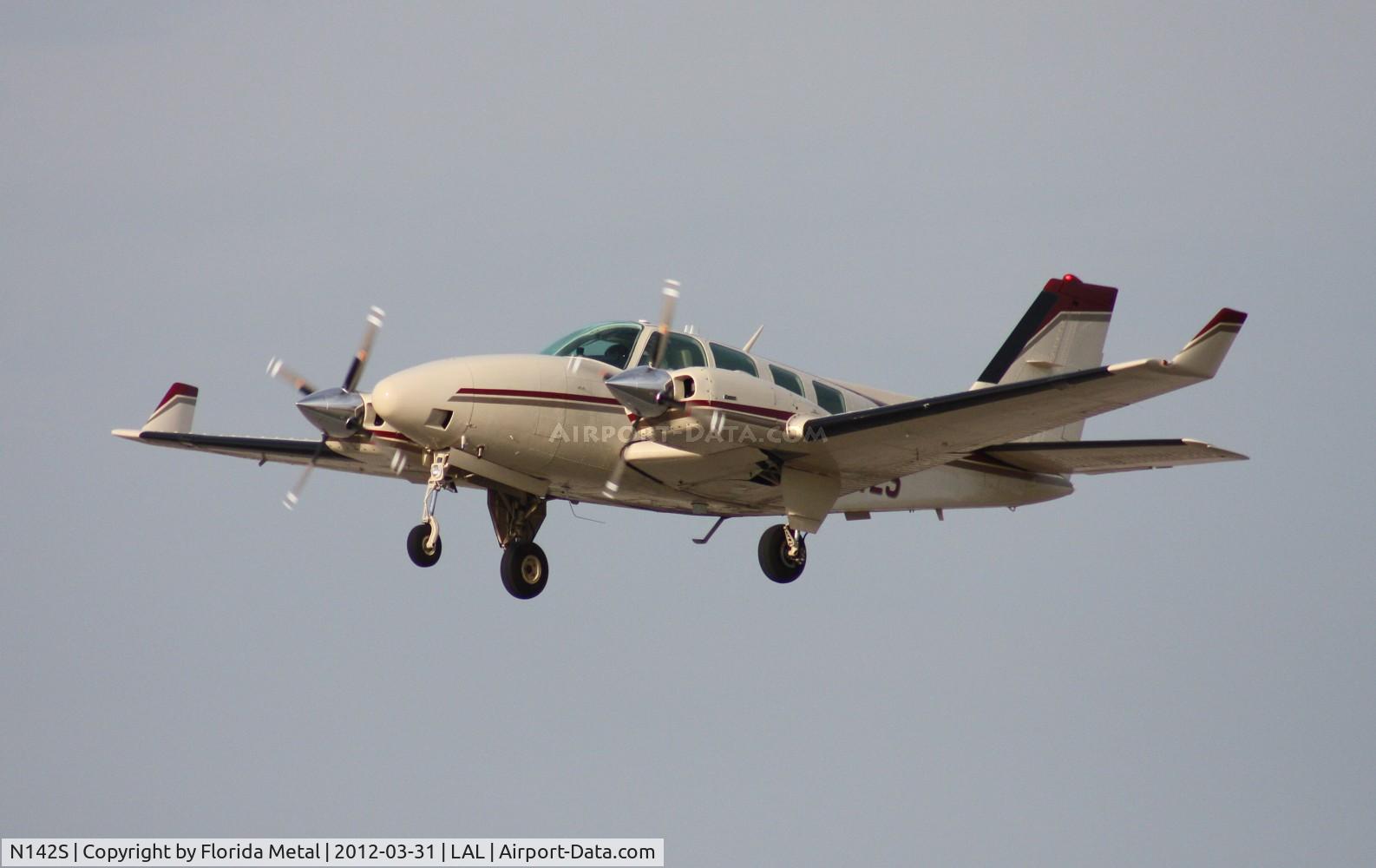 N142S, 1975 Beech 58 Baron C/N TH-693, Beech 58