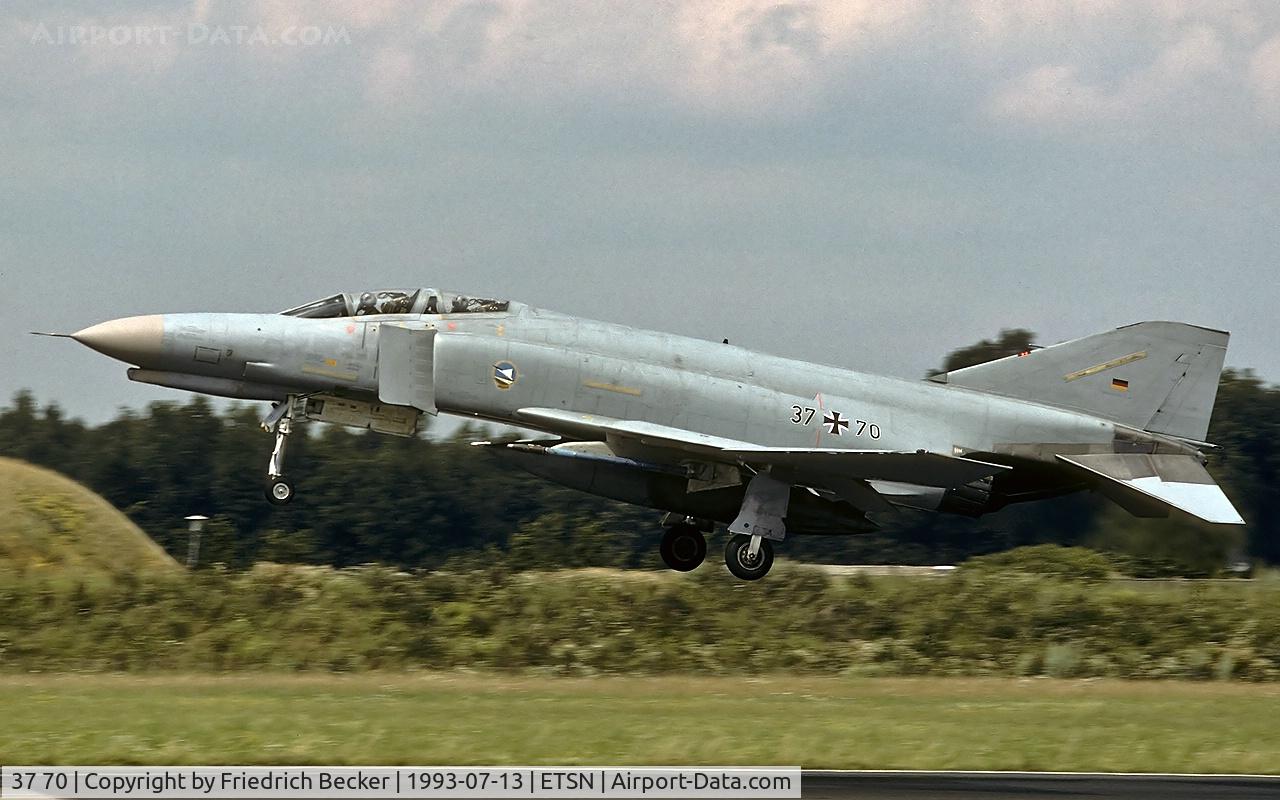 37 70, 1973 McDonnell Douglas F-4F Phantom II C/N 4518, moments prior touchdown at Fliegerhorst Neuburg