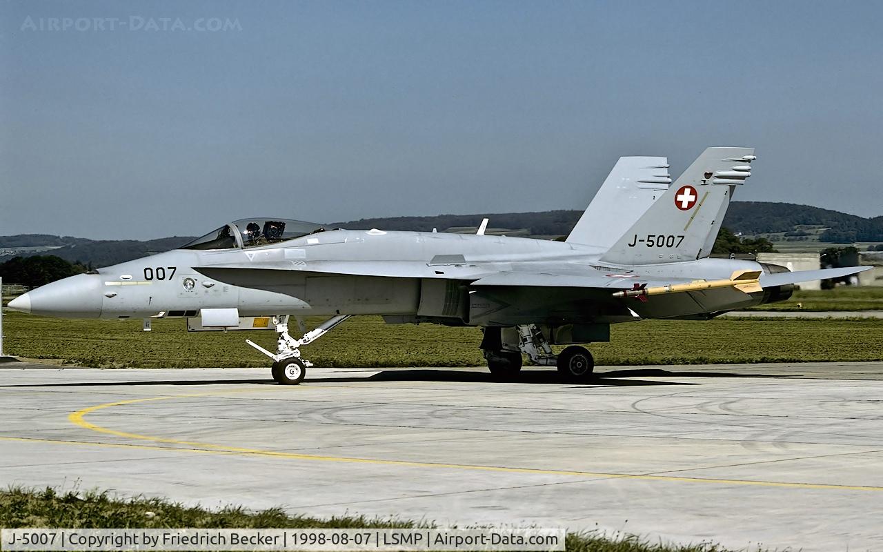 J-5007, McDonnell Douglas F/A-18C Hornet C/N 1335/SFC007, taxying to the flightline at Payerne AB