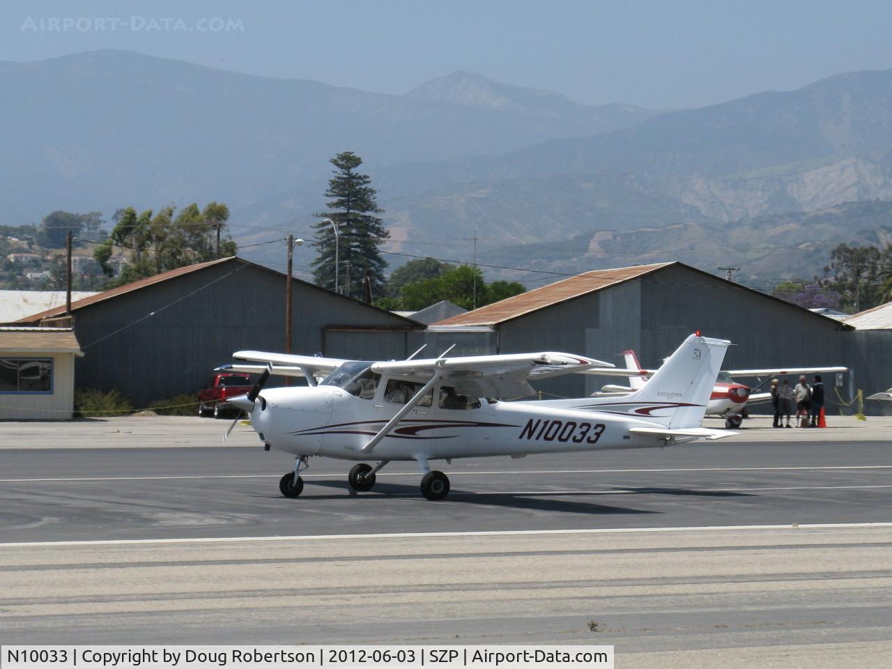 N10033, 2005 Cessna 172S Skyhawk SP C/N 172S9797, 2005 Cessna 172S SKYHAWK SP, Lycoming IO-360-L2A 180 Hp, landing roll Rwy 22