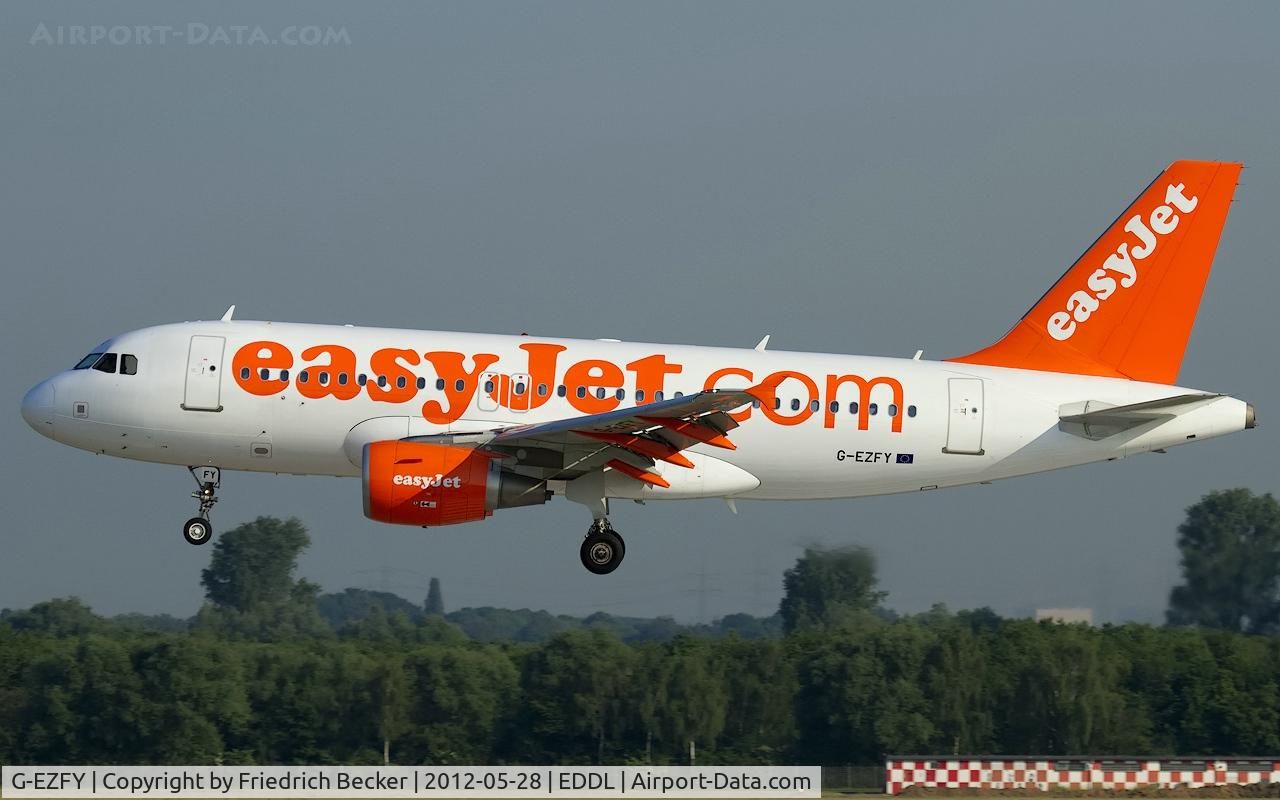 G-EZFY, 2010 Airbus A319-111 C/N 4418, short final