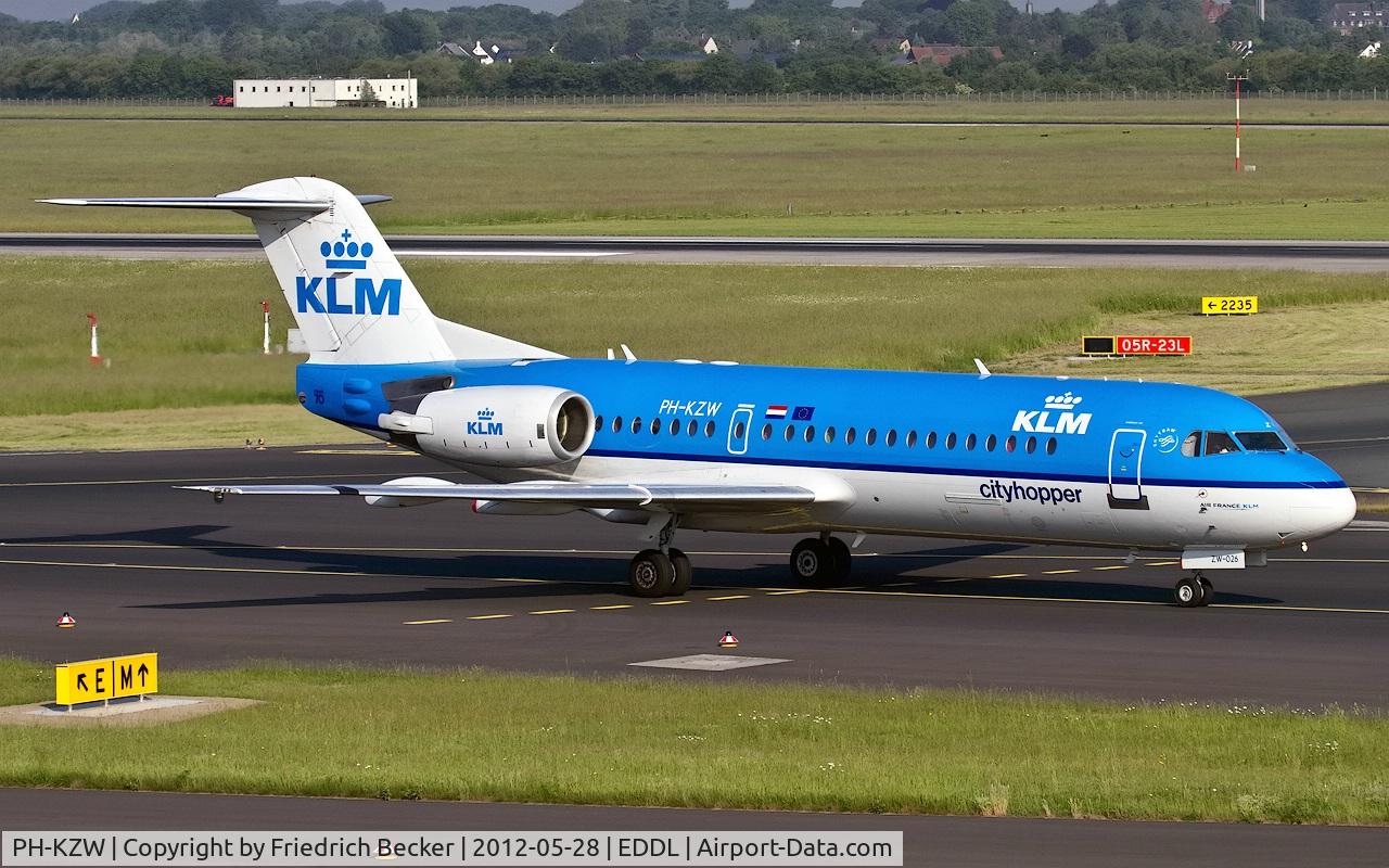 PH-KZW, 1995 Fokker 70 (F-28-0070) C/N 11558, taxying to the active
