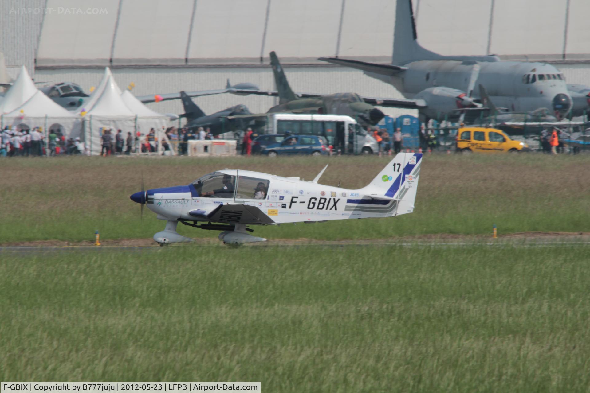 F-GBIX, Robin DR-400-180 Regent C/N 1340, on transit at Le Bourget for 