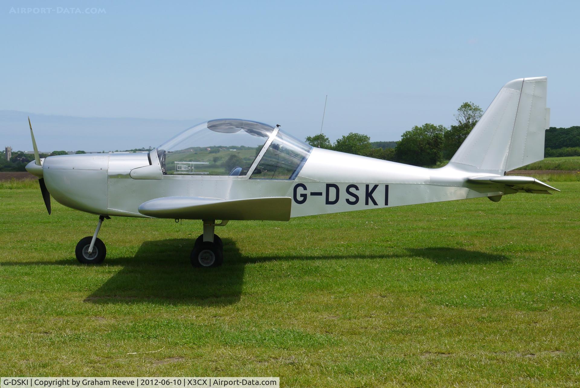 G-DSKI, 2005 Aerotechnik EV-97 Eurostar C/N PFA 315-14088, Parked at Northrepps.