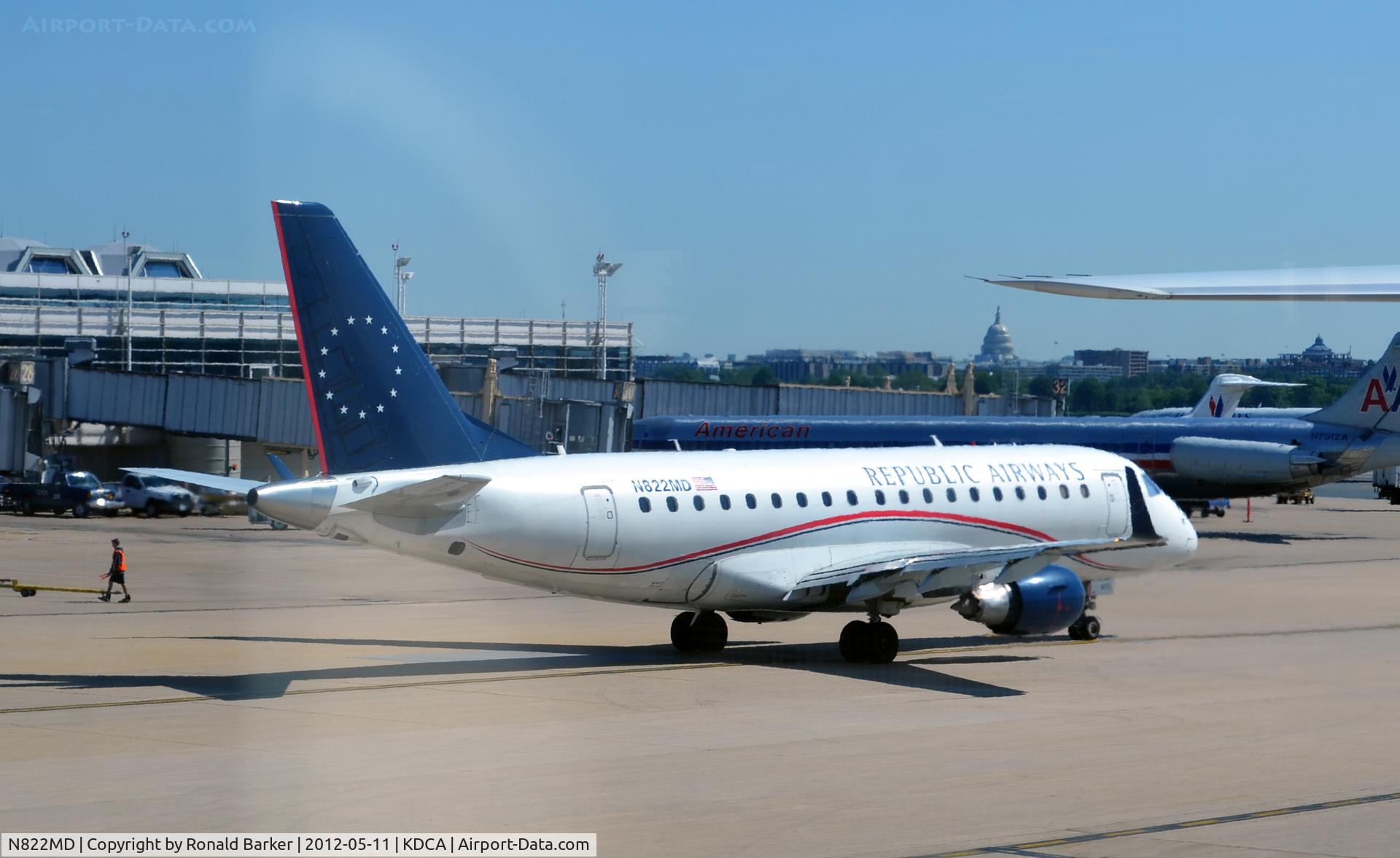 N822MD, 2004 Embraer 170SU (ERJ-170-100SU) C/N 17000043, Pushback DCA