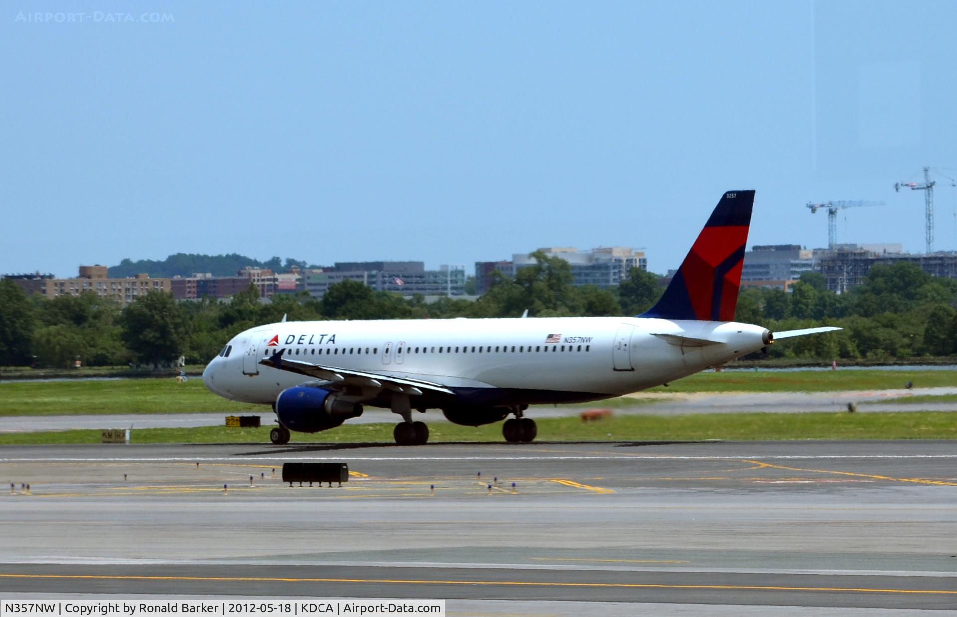 N357NW, 1998 Airbus A320-212 C/N 830, Takeoff roll
