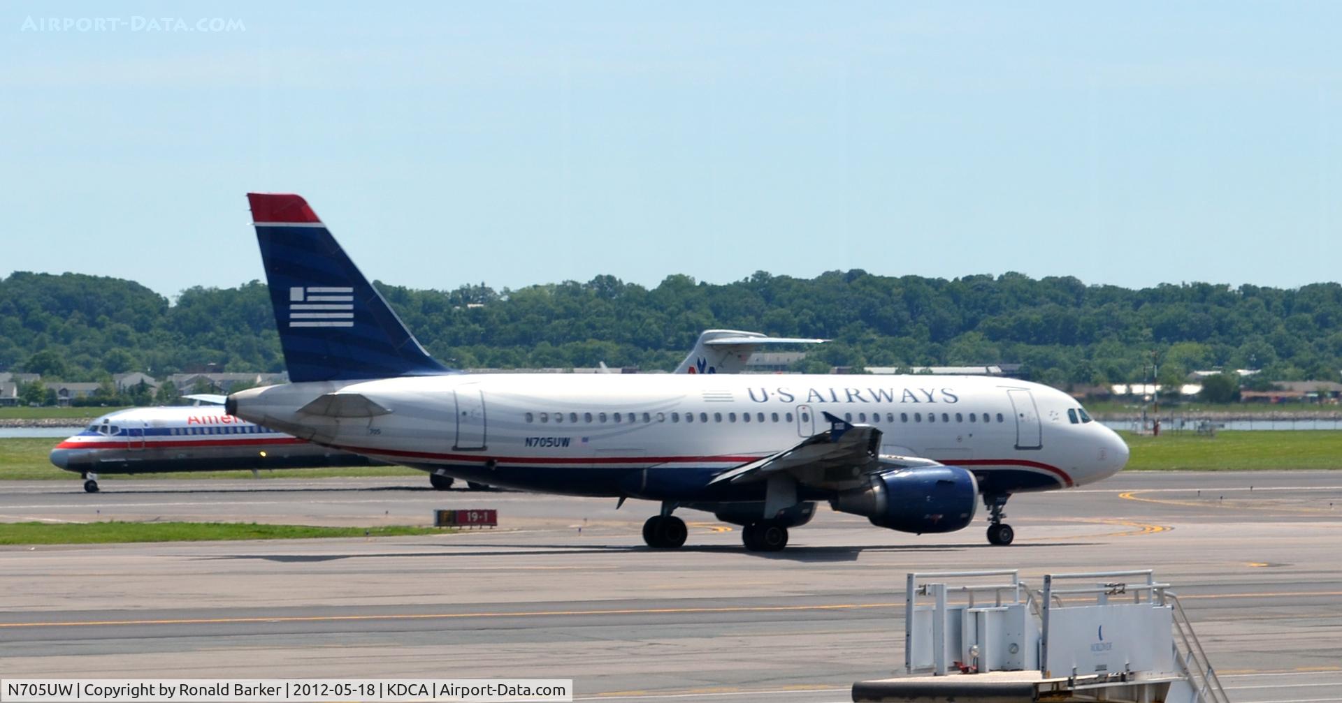 N705UW, 1998 Airbus A319-112 C/N 0929, Taxi DCA