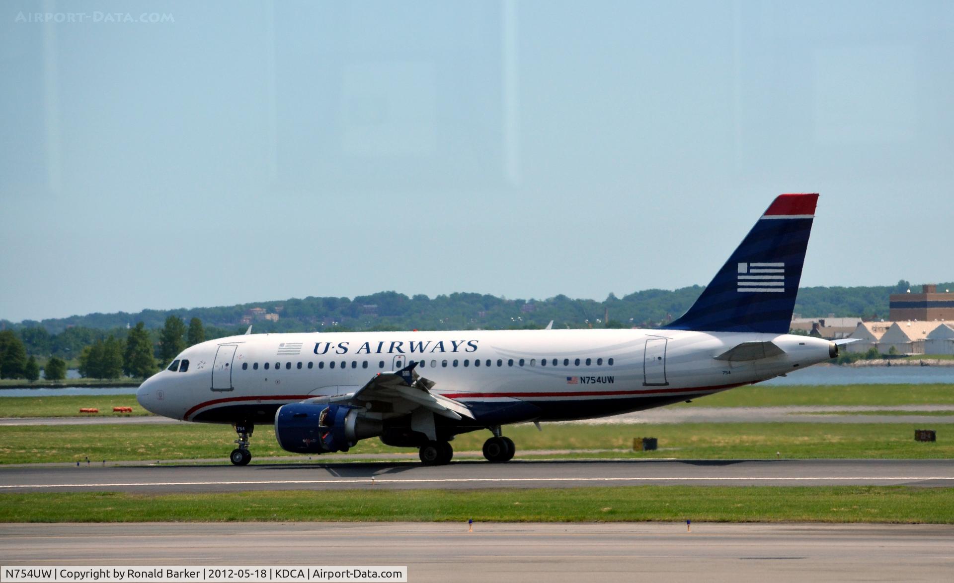 N754UW, 2000 Airbus A319-112 C/N 1328, Roll out DCA