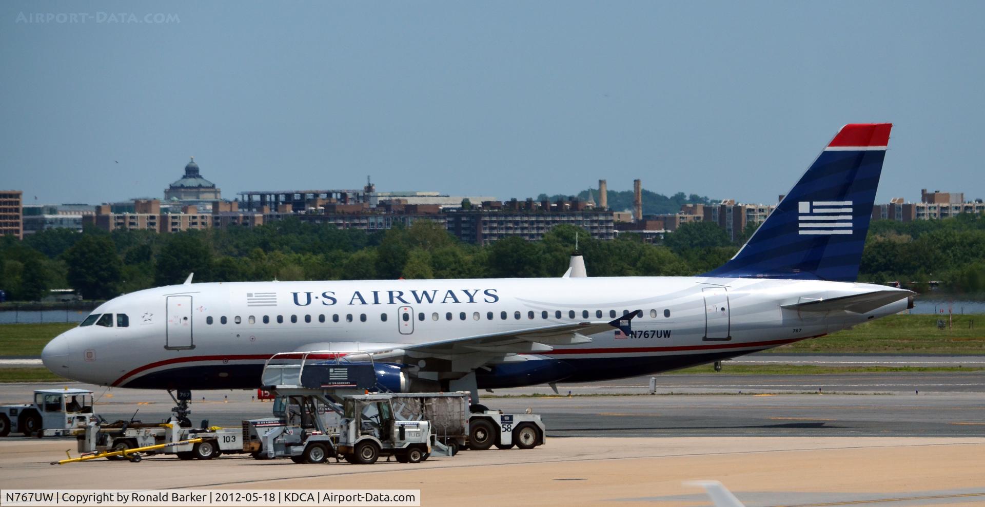 N767UW, 2000 Airbus A319-112 C/N 1382, DCA, VA