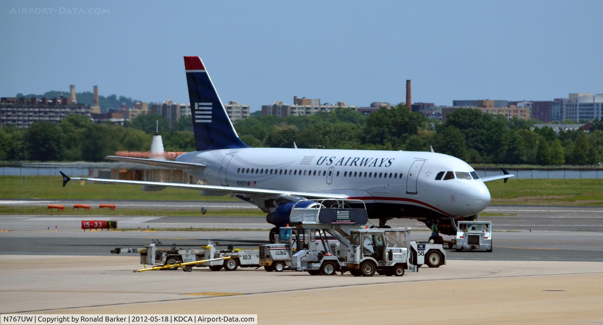 N767UW, 2000 Airbus A319-112 C/N 1382, Pushback DCA, VA
