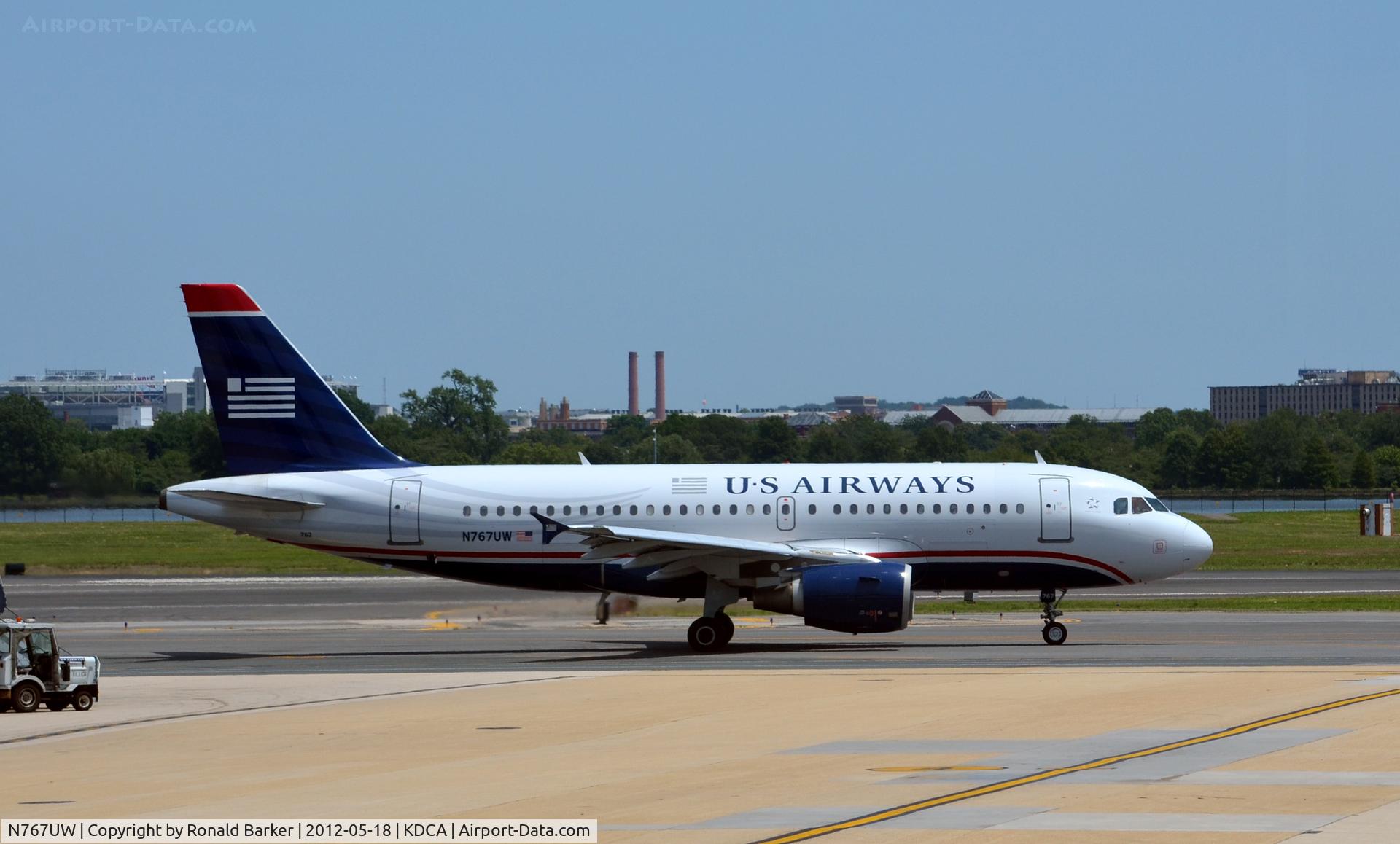 N767UW, 2000 Airbus A319-112 C/N 1382, Taxi DCA