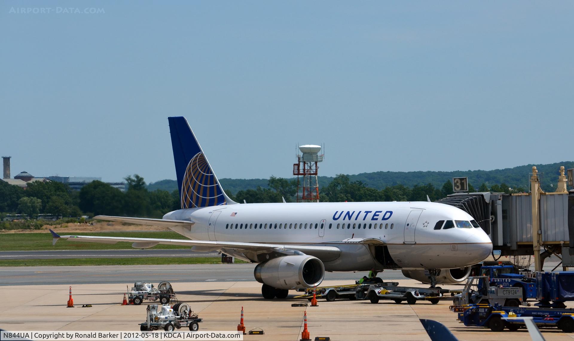 N844UA, 2001 Airbus A319-131 C/N 1581, DCA, VA