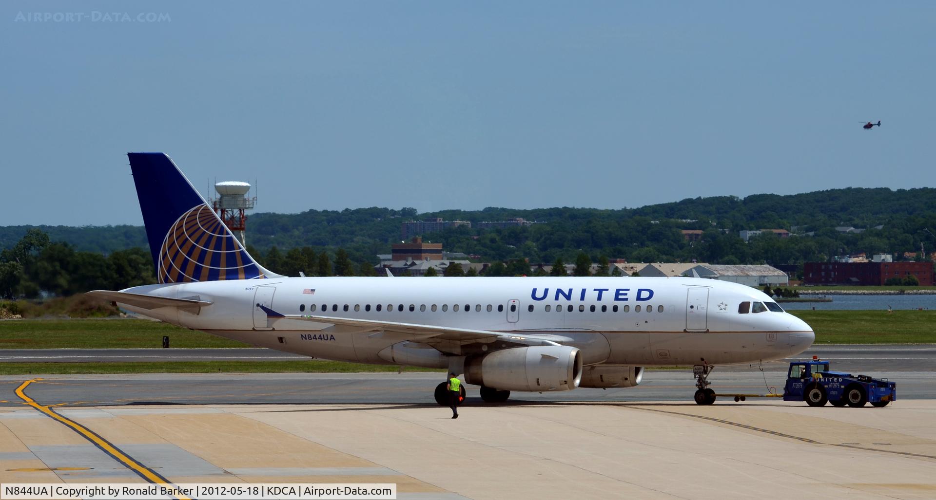 N844UA, 2001 Airbus A319-131 C/N 1581, Pushback DCA, VA