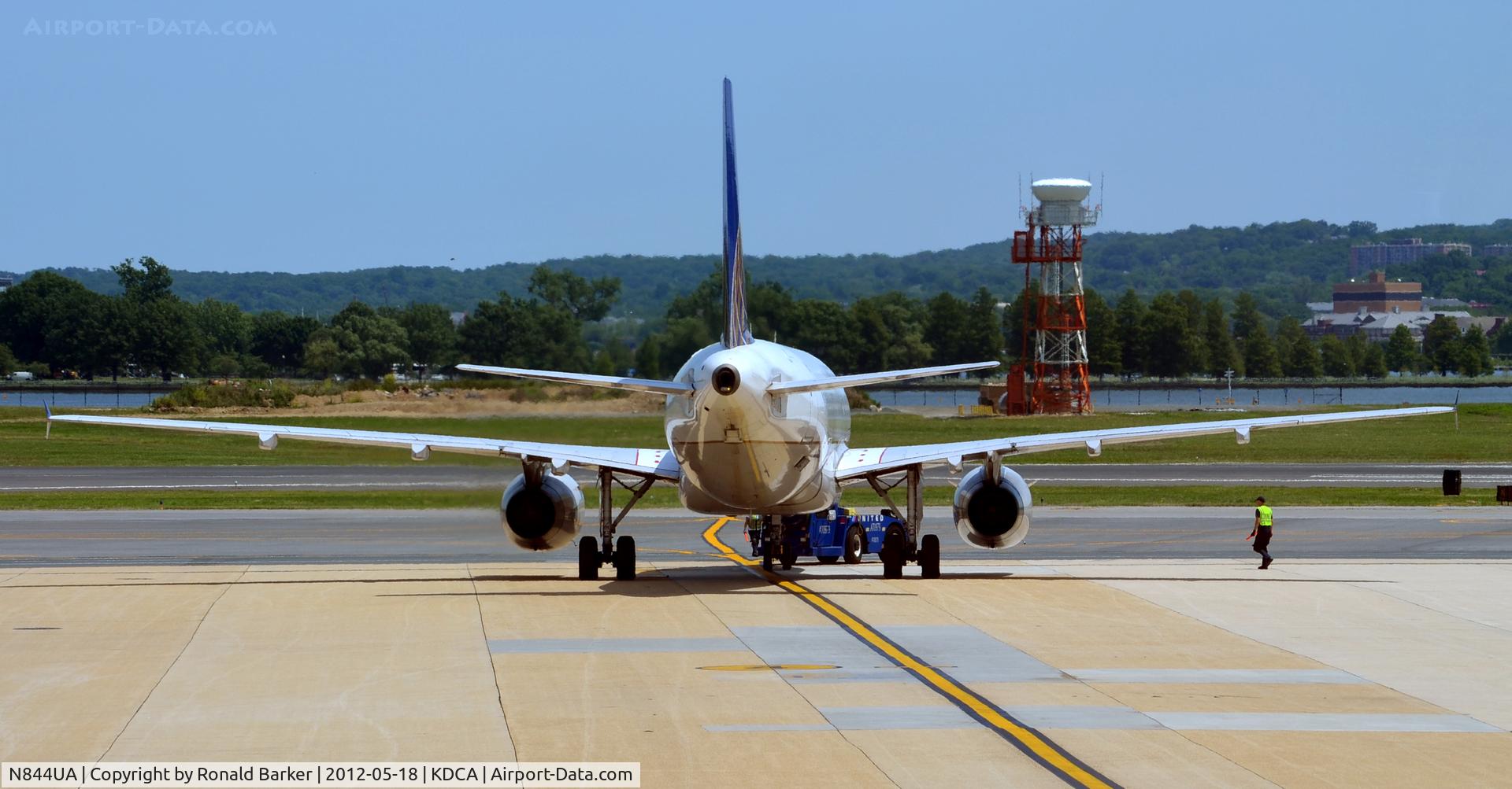 N844UA, 2001 Airbus A319-131 C/N 1581, Pushback DCA, VA