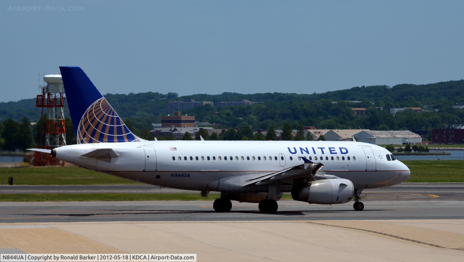 N844UA, 2001 Airbus A319-131 C/N 1581, Taxi DCA, VA