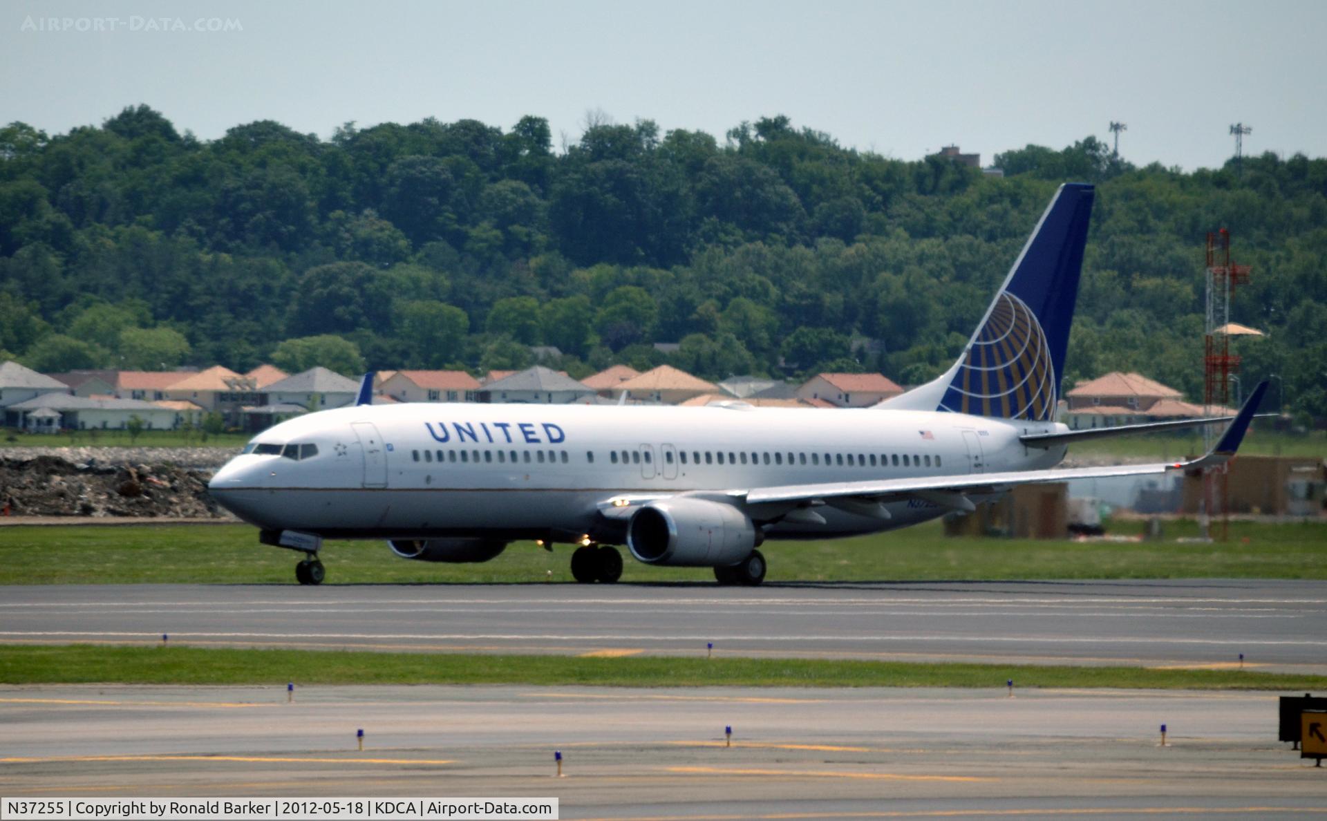 N37255, 2000 Boeing 737-824 C/N 30610, Brake release