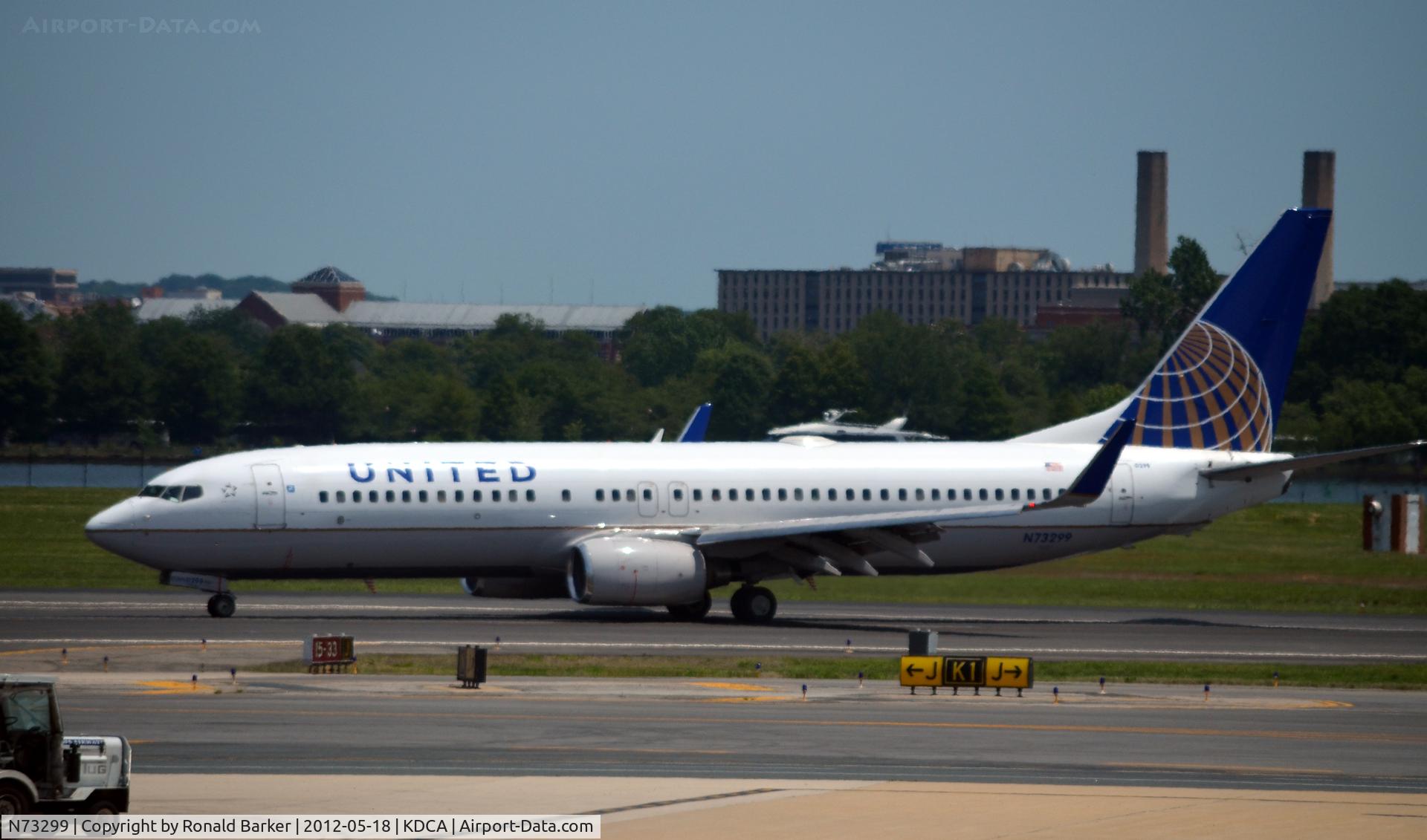 N73299, 2005 Boeing 737-824 C/N 34005, Landing DCA, VA