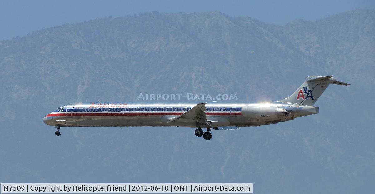 N7509, 1989 McDonnell Douglas MD-82 (DC-9-82) C/N 49803, On final approaching the outer fence