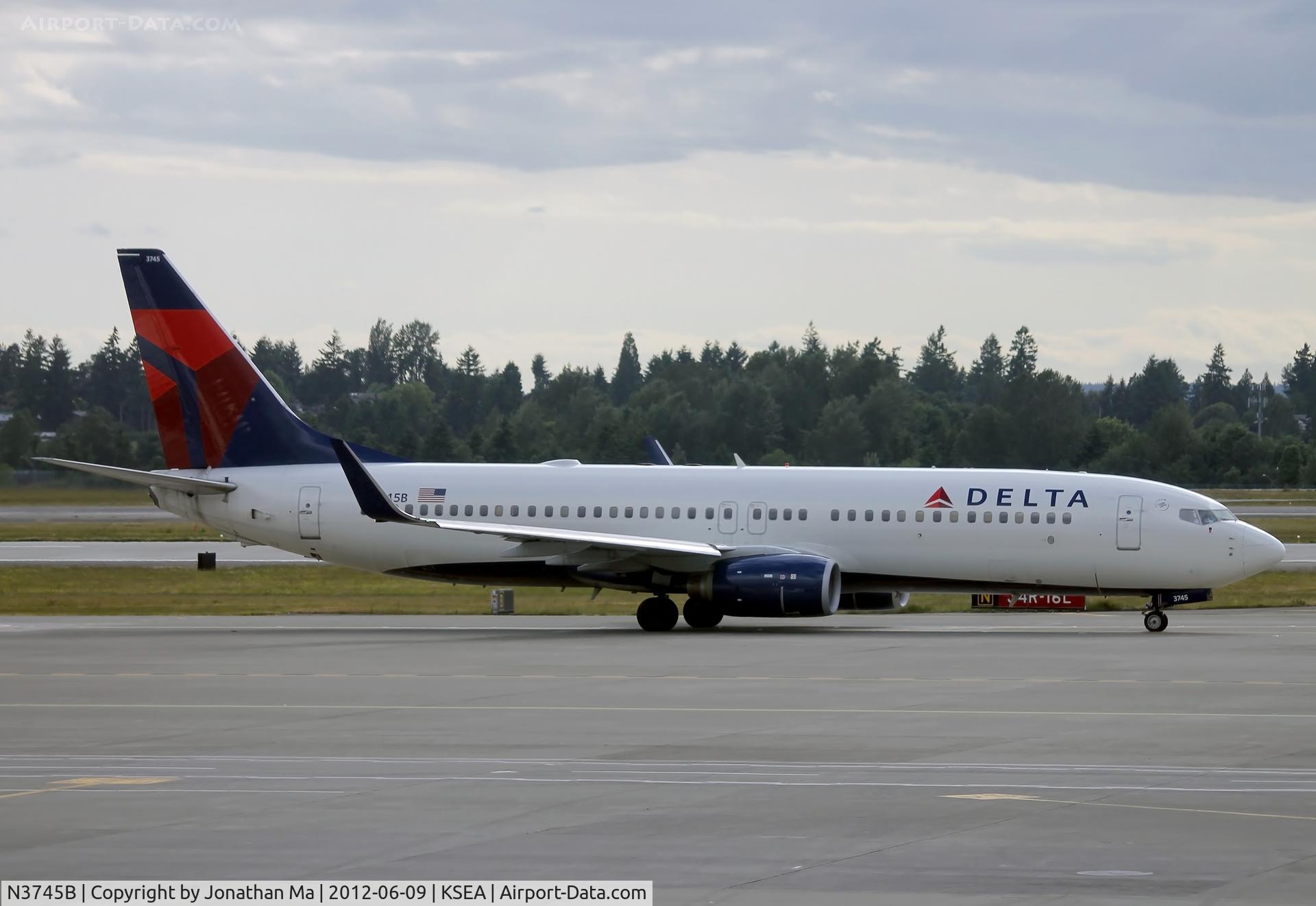 N3745B, 2001 Boeing 737-832 C/N 32373, Delta 737 at SEA