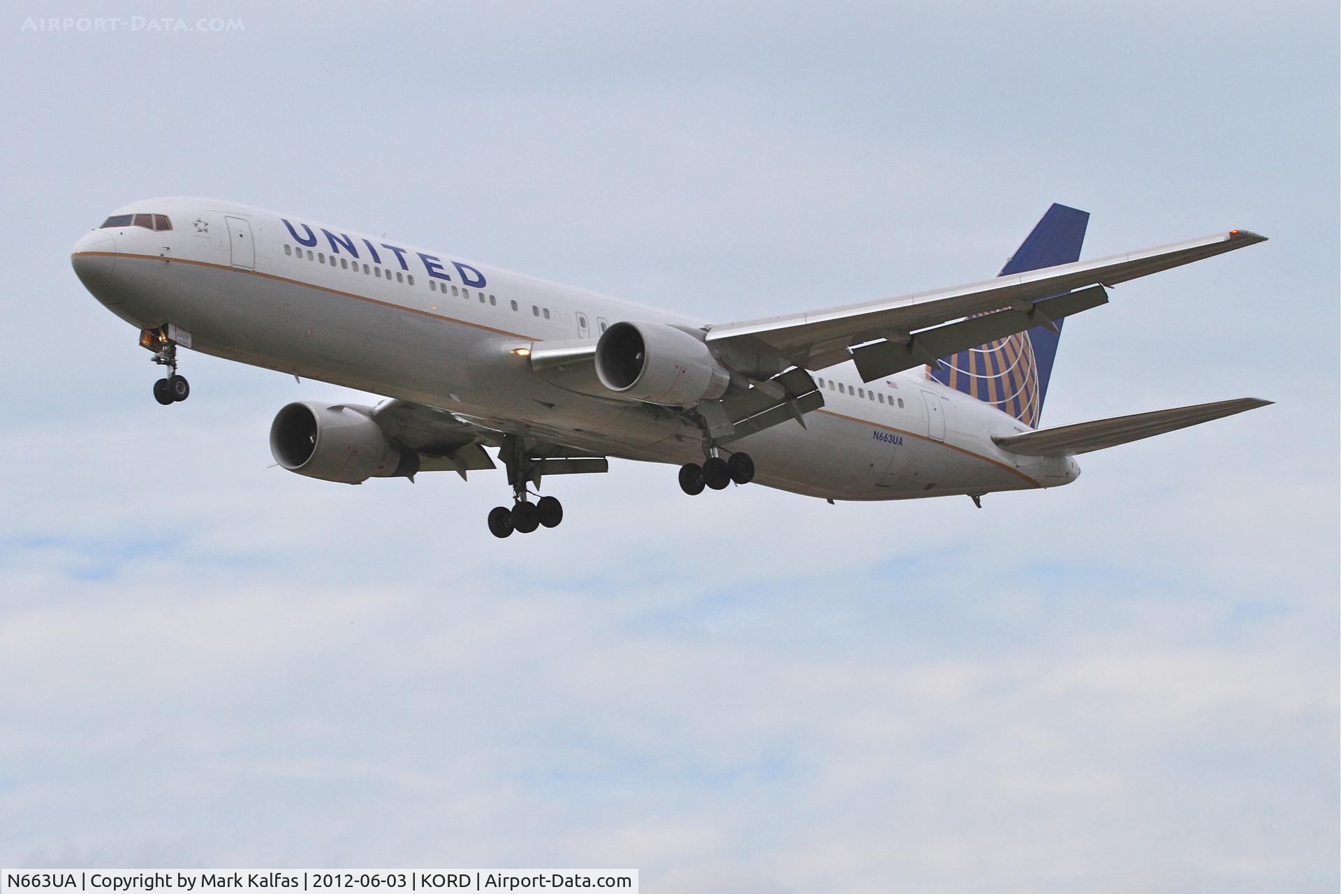 N663UA, 1993 Boeing 767-322 C/N 27160, United Airlines Boeing 767-322, UAL959 arriving from EGGL/LHR, RWY 28 approach KORD.