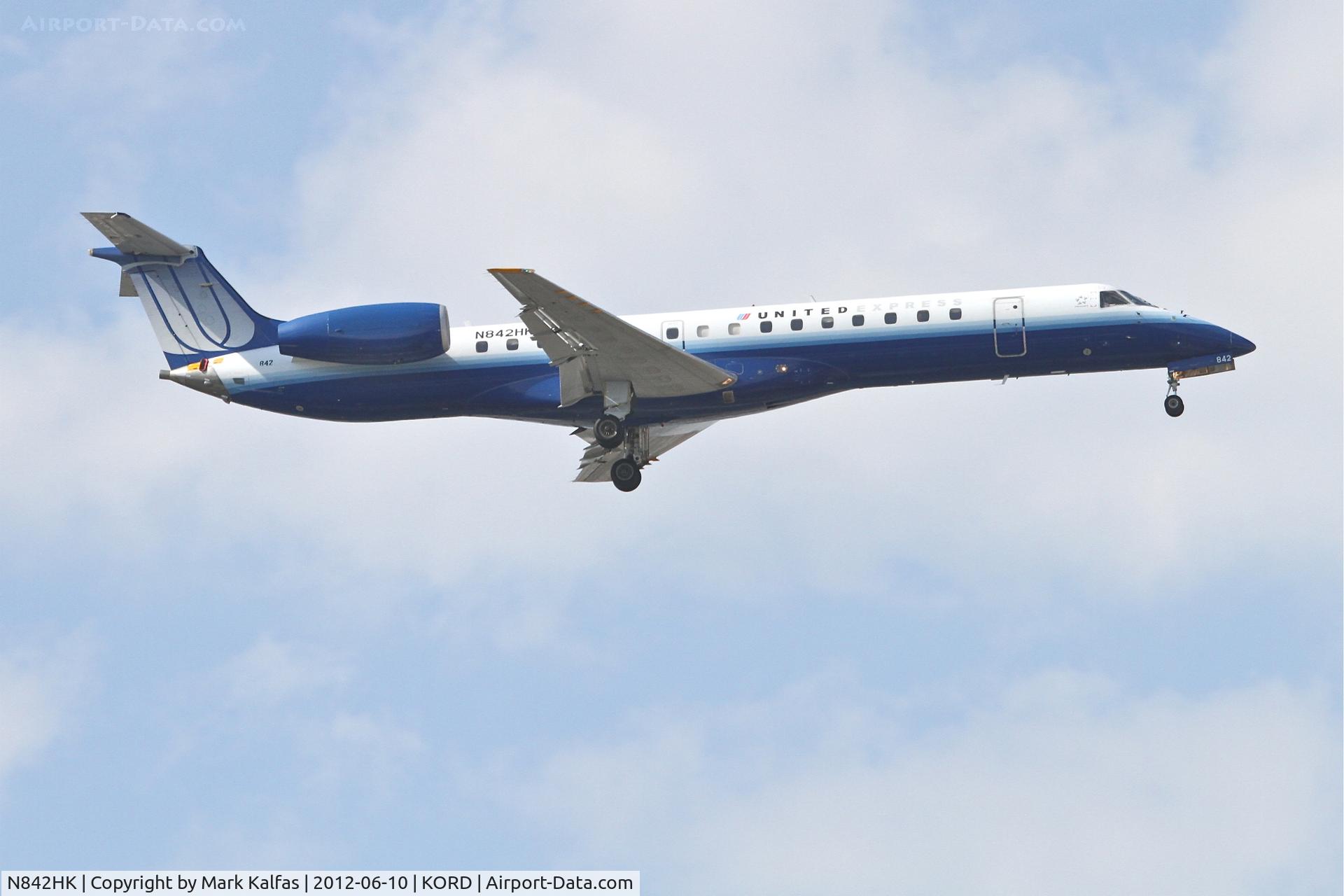 N842HK, 2004 Embraer ERJ-145LR (EMB-145LR) C/N 14500830, Trans States / United Express Embraer EMB-145LR, LOF3416 arriving from Will Rogers World /KOKC,  RWY 10 approach KORD.