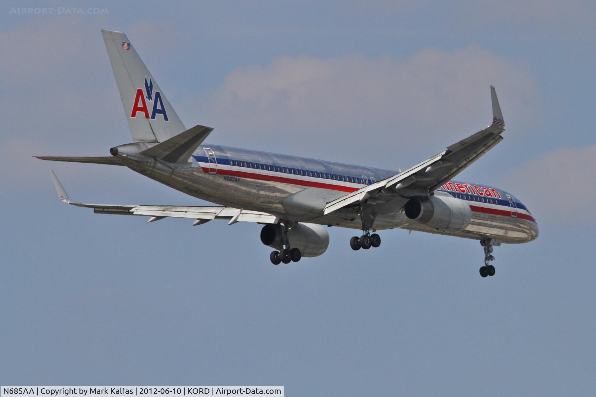 N685AA, 1992 Boeing 757-223 C/N 25342, American Airlines Boeing 757-223, AAL889 arriving from Lambert-St Louis International /KSTL, RWY 10 approach KORD.
