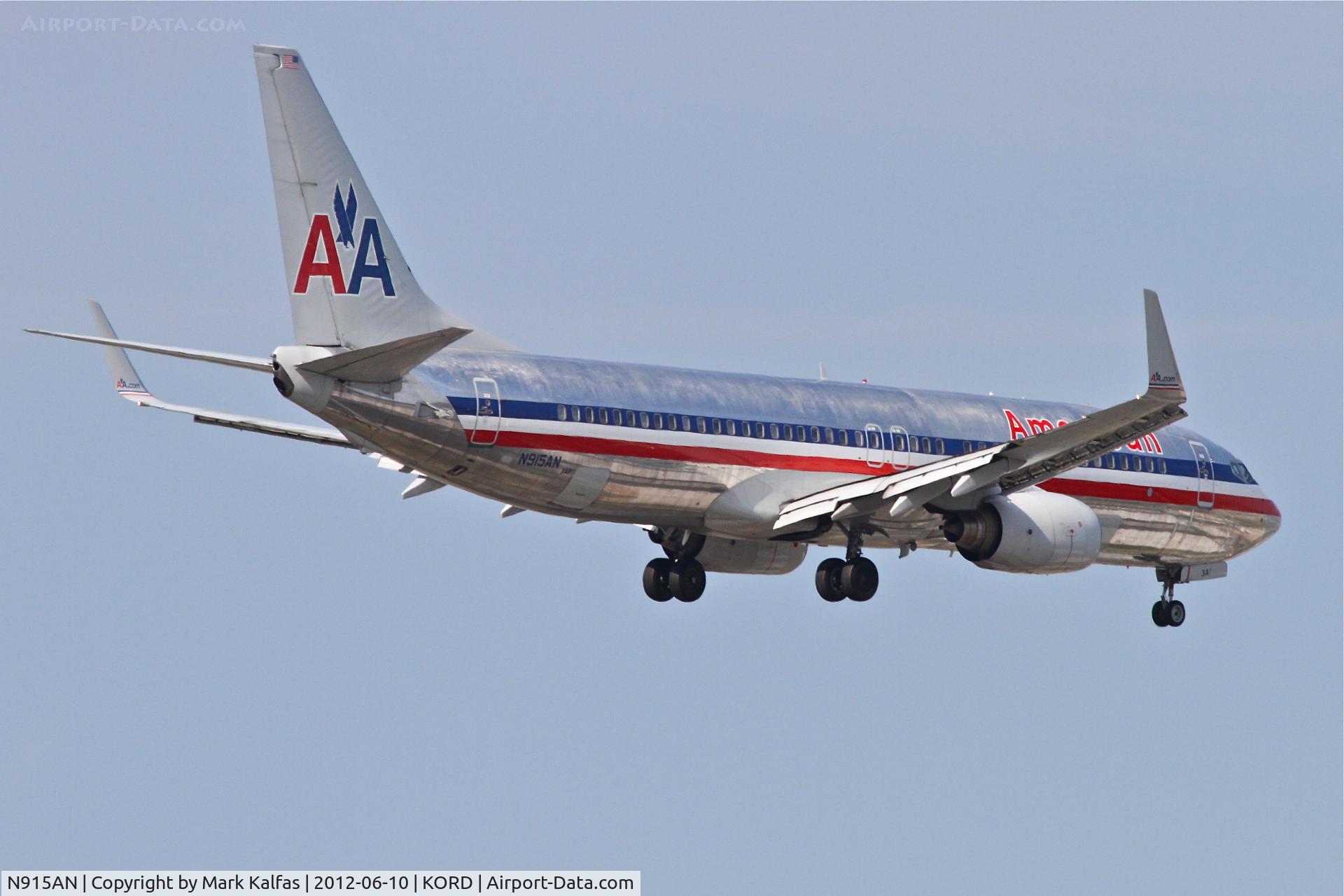 N915AN, 1999 Boeing 737-823 C/N 29516, American Airlines Boeing 737-823, AAL1438 arriving from San Diego Int'l /KSAN, RWY 10 approach KORD.