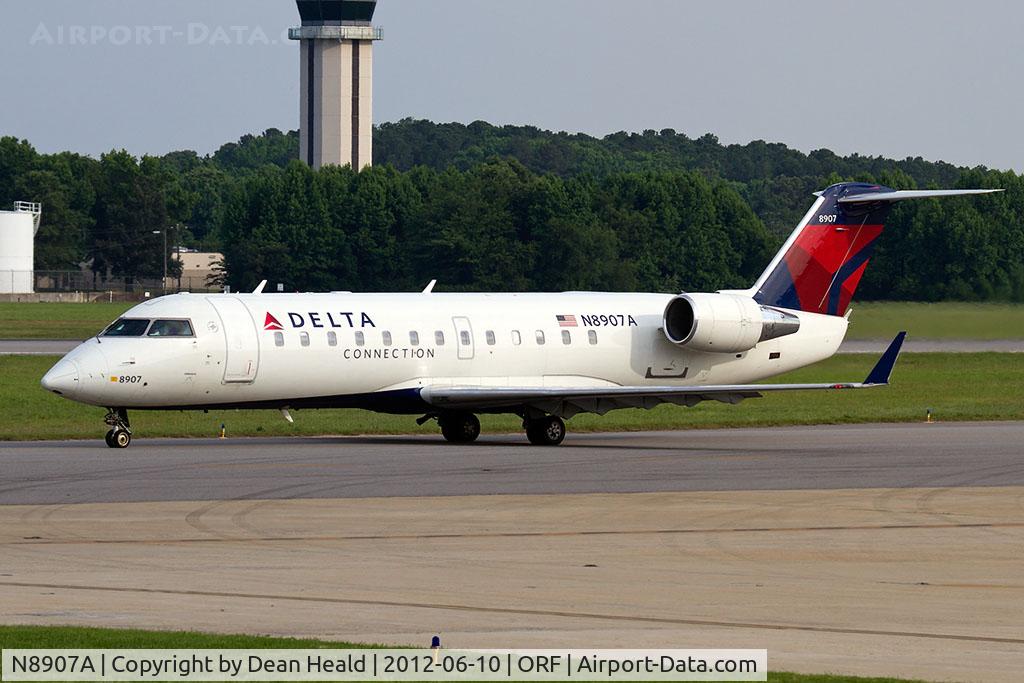 N8907A, 2004 Bombardier CRJ-200 (CL-600-2B19) C/N 7907, Delta Connection (Pinnacle Airlines) N8907A (FLT FLG4093) taxiing to RWY 23 for departure to Detroit Metro Wayne County Airport (KDTW).
