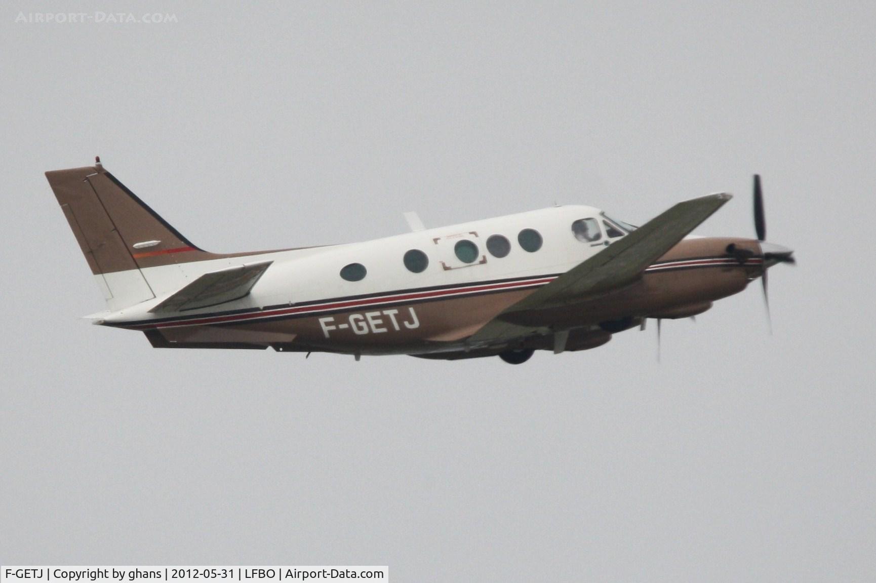 F-GETJ, 1978 Beech E90 King Air C/N LW-296, Departing TLS