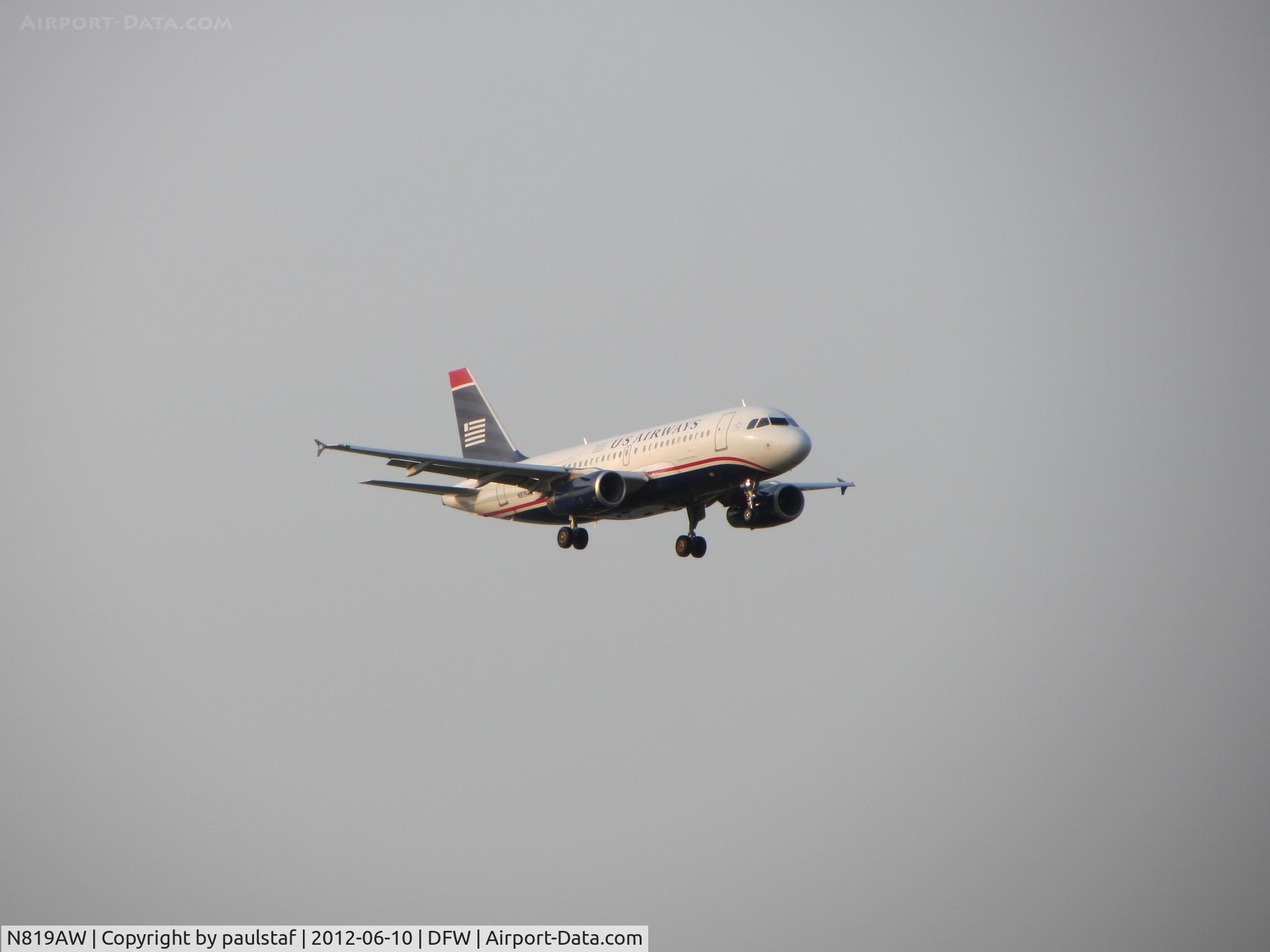 N819AW, 2000 Airbus A319-132 C/N 1395, On approach DFW airport