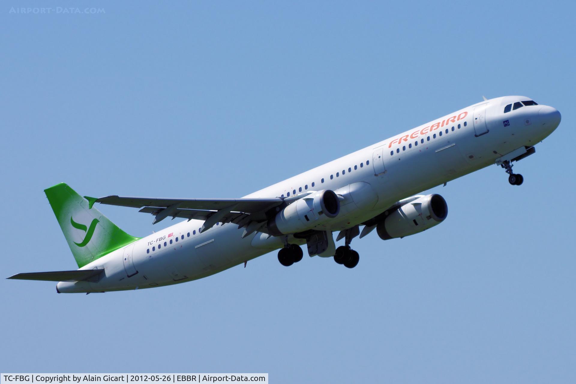 TC-FBG, 1998 Airbus A321-131 C/N 771, Take off