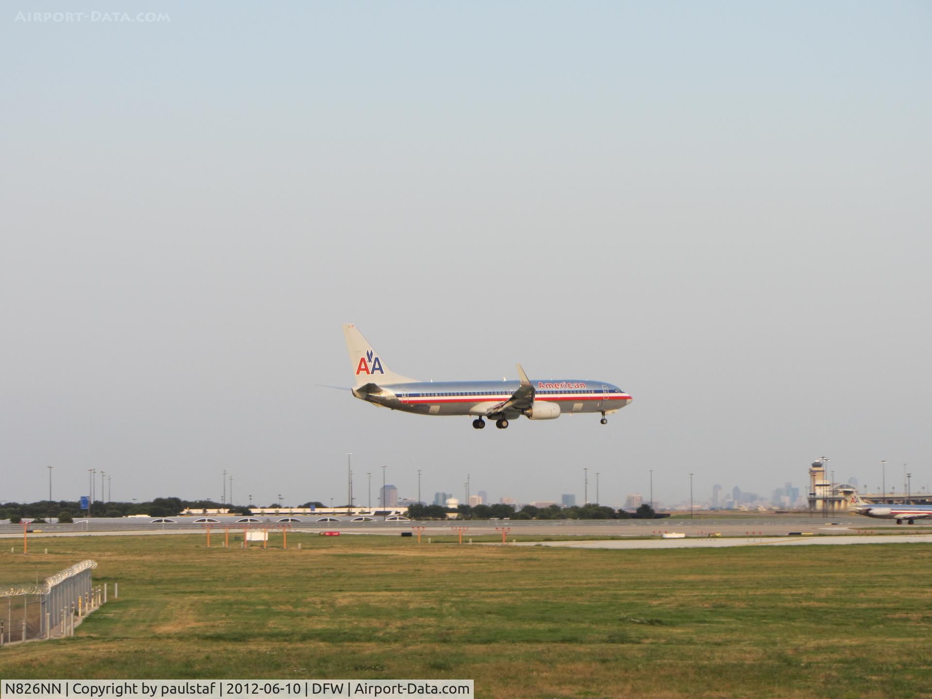 N826NN, 2010 Boeing 737-823 C/N 31089, Landing at DFW