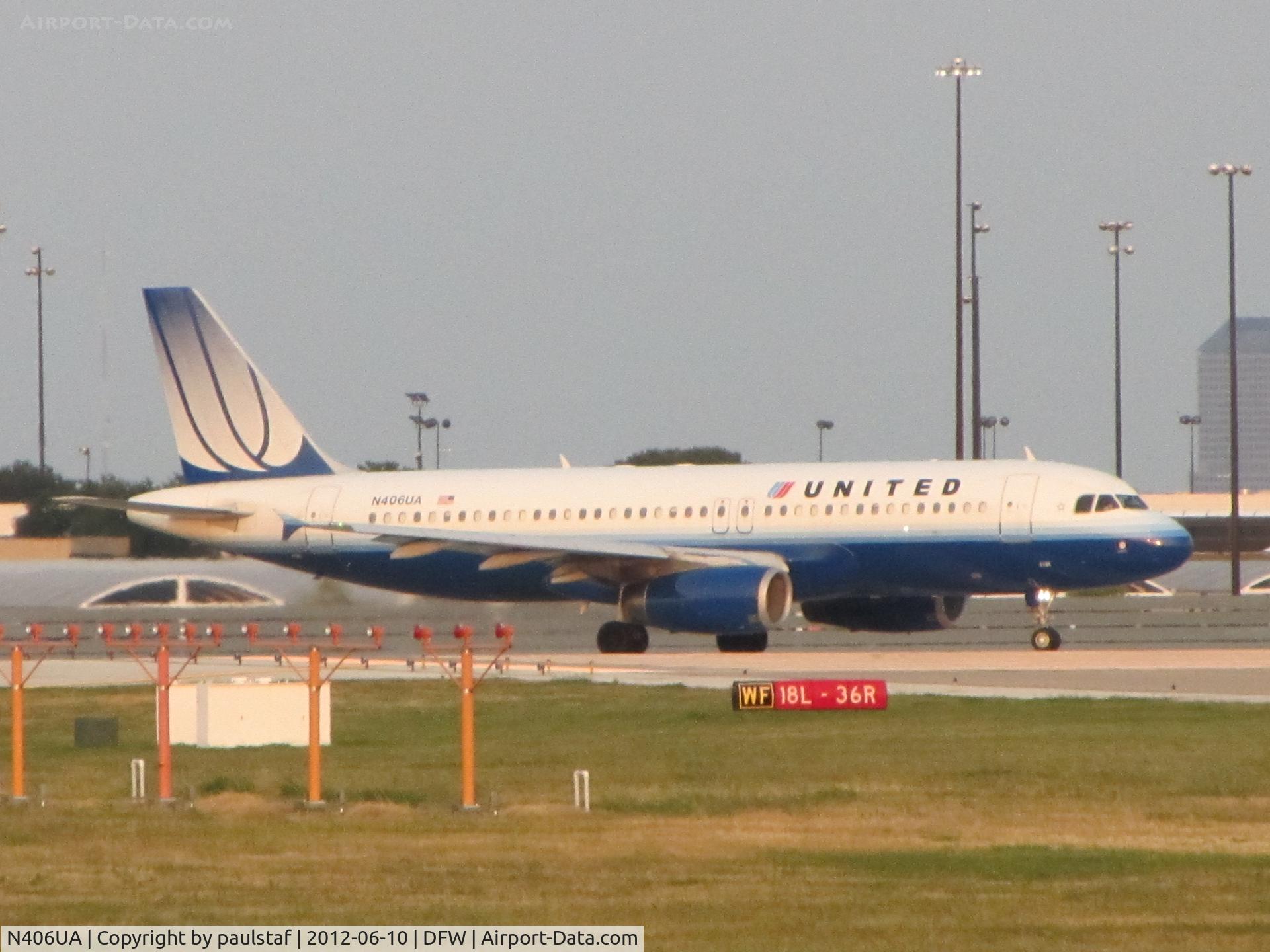 N406UA, 1994 Airbus A320-232 C/N 454, Waiting to takeoff from DFW