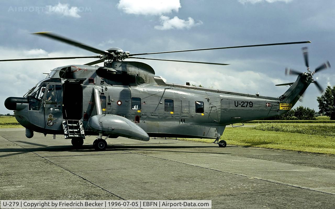 U-279, 1965 Sikorsky S-61A C/N 61279, coming to halt