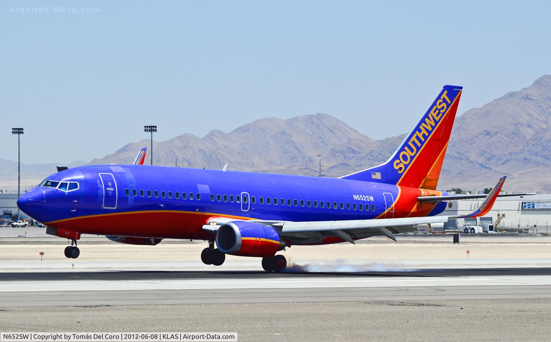 N652SW, 1997 Boeing 737-3H4 C/N 27722, N652SW Southwest Airlines Boeing 737-3H4 (cn 27722/2916)

- Las Vegas - McCarran International (LAS / KLAS)
USA - Nevada, June 8, 2012
Photo: Tomás Del Coro