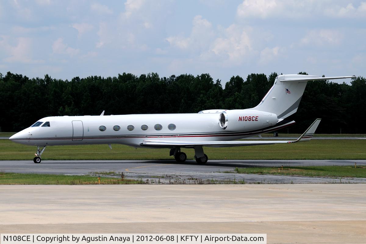 N108CE, 1998 Gulfstream Aerospace G-V C/N 561, Arriving at its home base. Belongs to Coca cola Company.