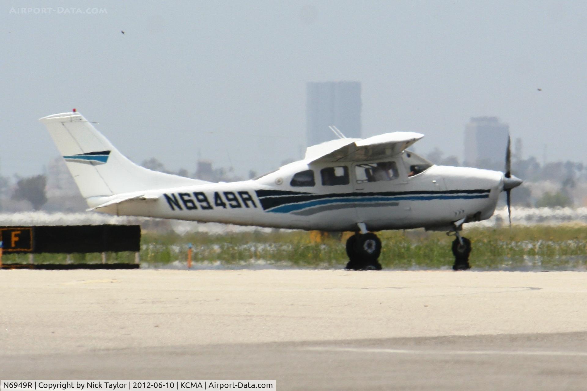 N6949R, 1968 Cessna T210H Turbo Centurion C/N T210-0349, Taxiing to the run up area