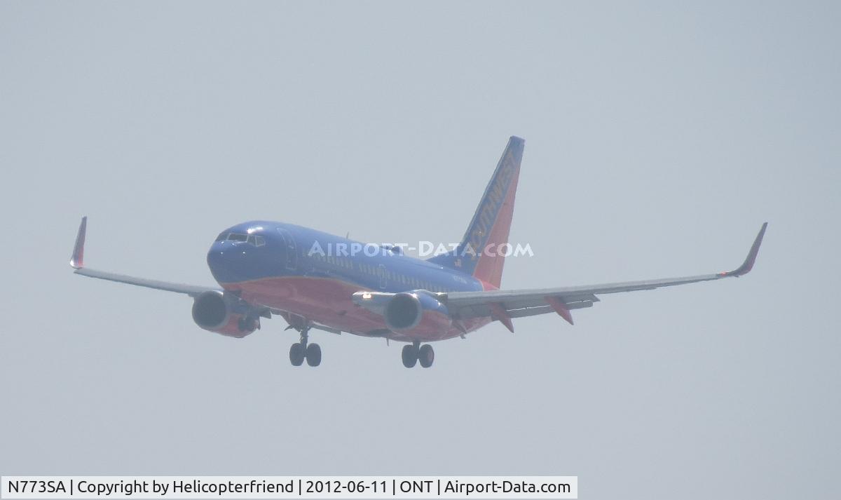 N773SA, 2000 Boeing 737-7H4 C/N 27881, On 1/2 mile final for 26R