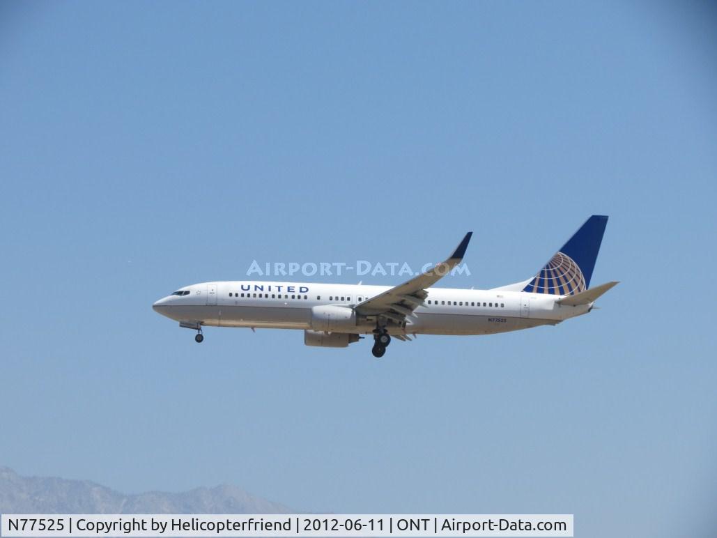 N77525, 2010 Boeing 737-824 C/N 31659, On final for 26R