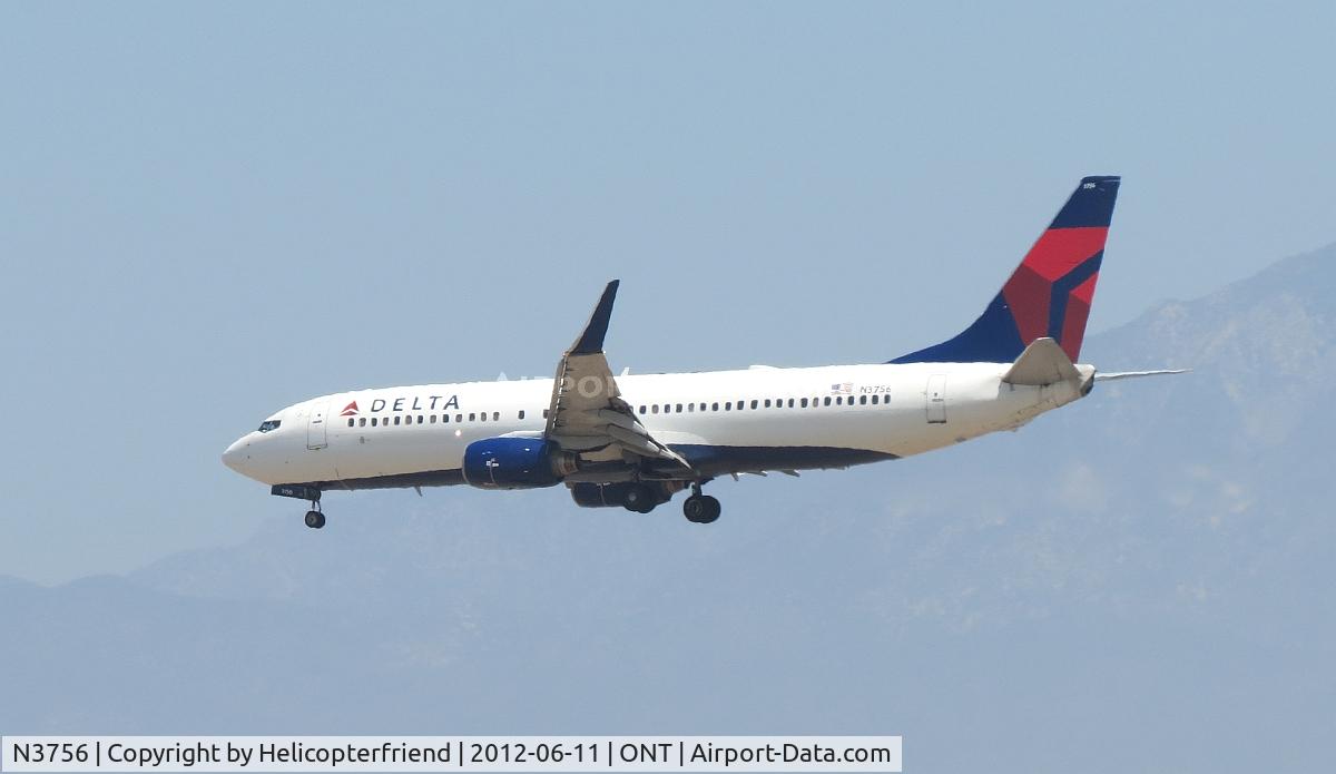 N3756, 2001 Boeing 737-832 C/N 30493, Flight from Atlanta approaching the outer fence