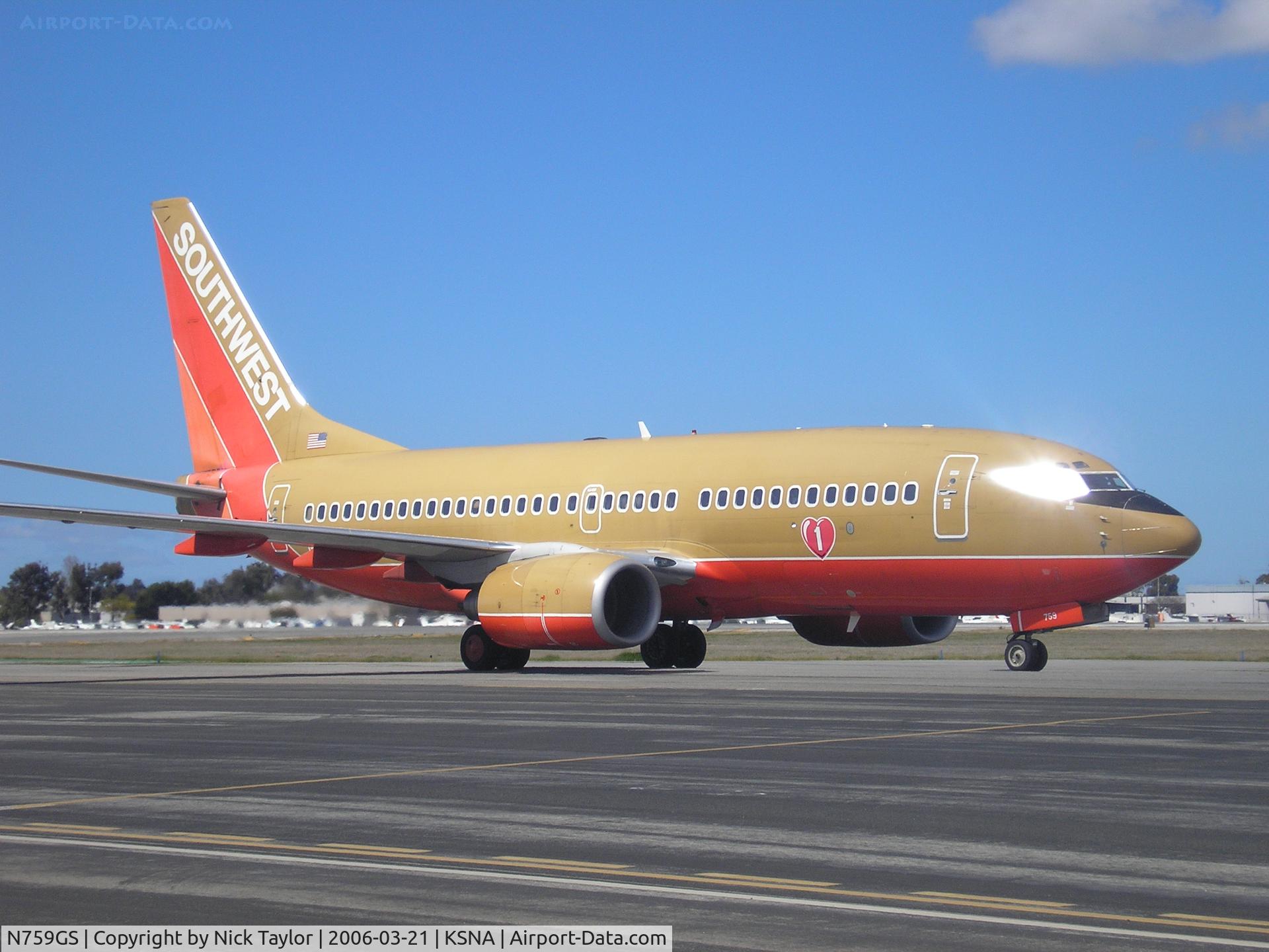 N759GS, 1999 Boeing 737-7H4 C/N 30544, Just landed on 19R