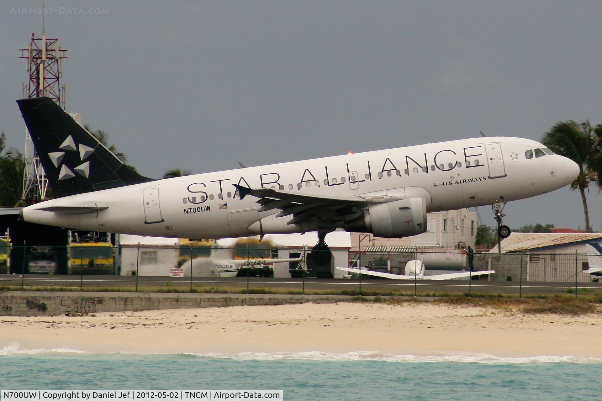 N700UW, 1998 Airbus A319-112 C/N 0885, N700UW