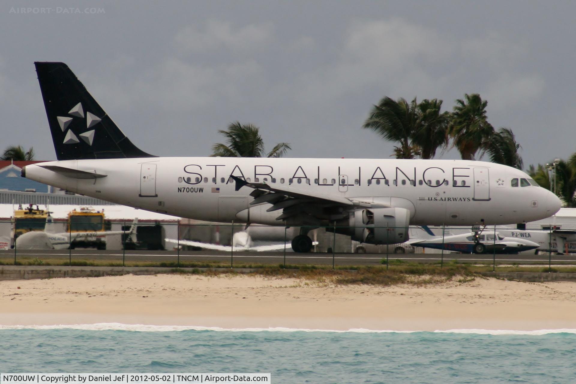 N700UW, 1998 Airbus A319-112 C/N 0885, N700UW