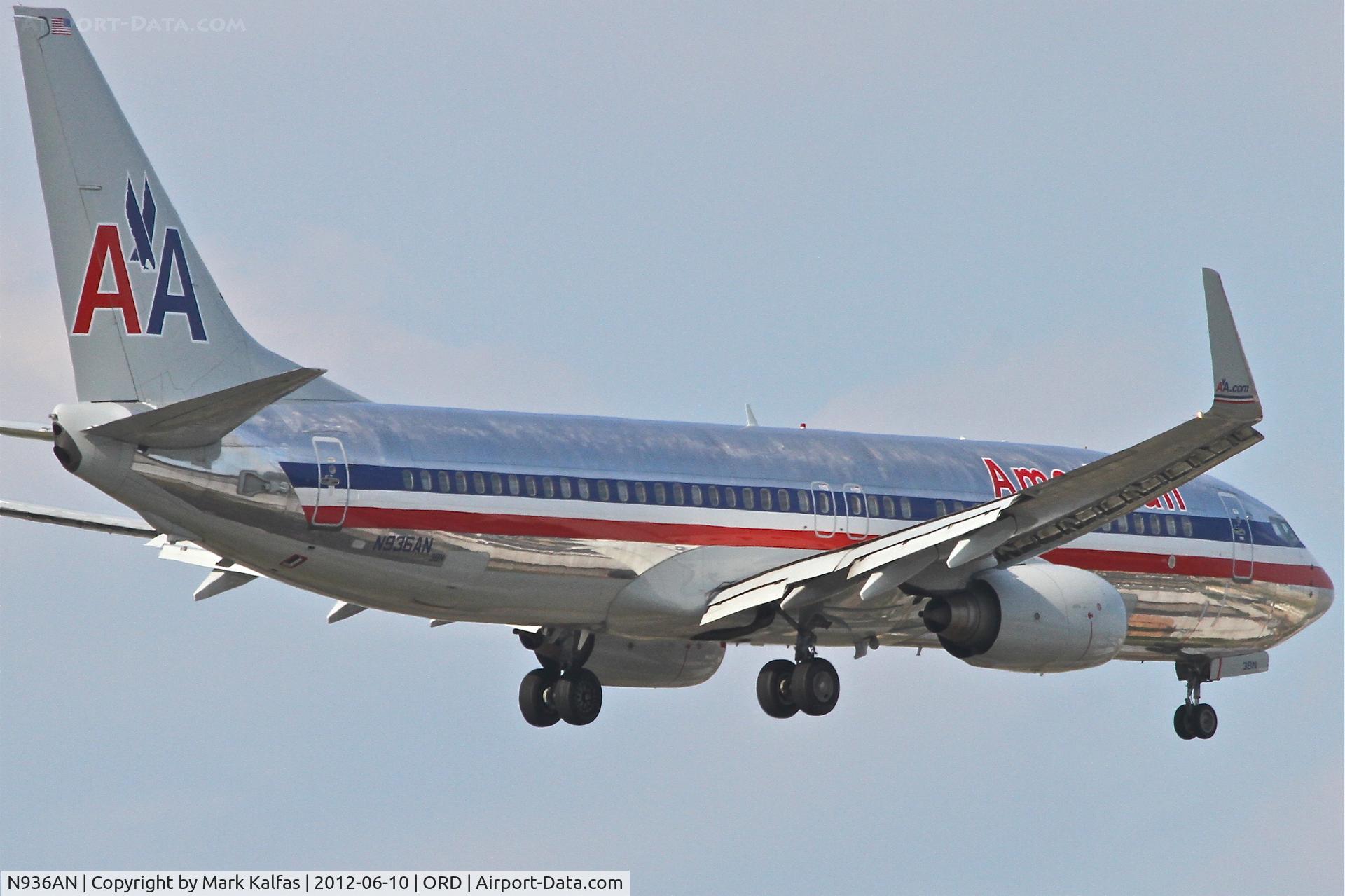 N936AN, 2000 Boeing 737-823 C/N 29532, American Airlines Boeing 737-823, AAL295 arriving from Miami International/KMIA, on approach for RWY 10 at Chicago's O'Hare International.